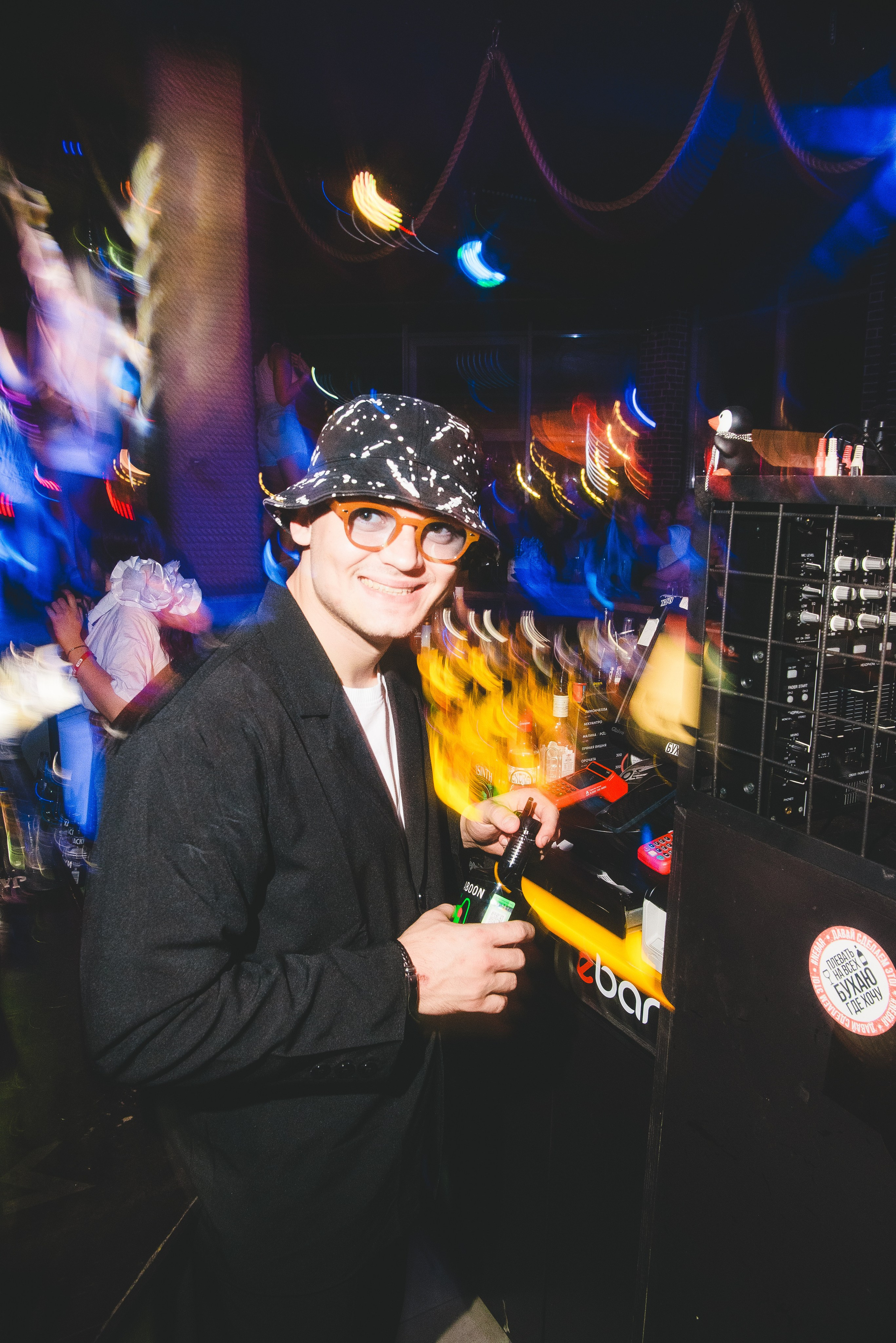 Фотоотчёты о вечеринках для НеБар Волгоград. Или стиль «пьяный фотограф». Фотограф в Волгограде и Волжском Александр Горбань