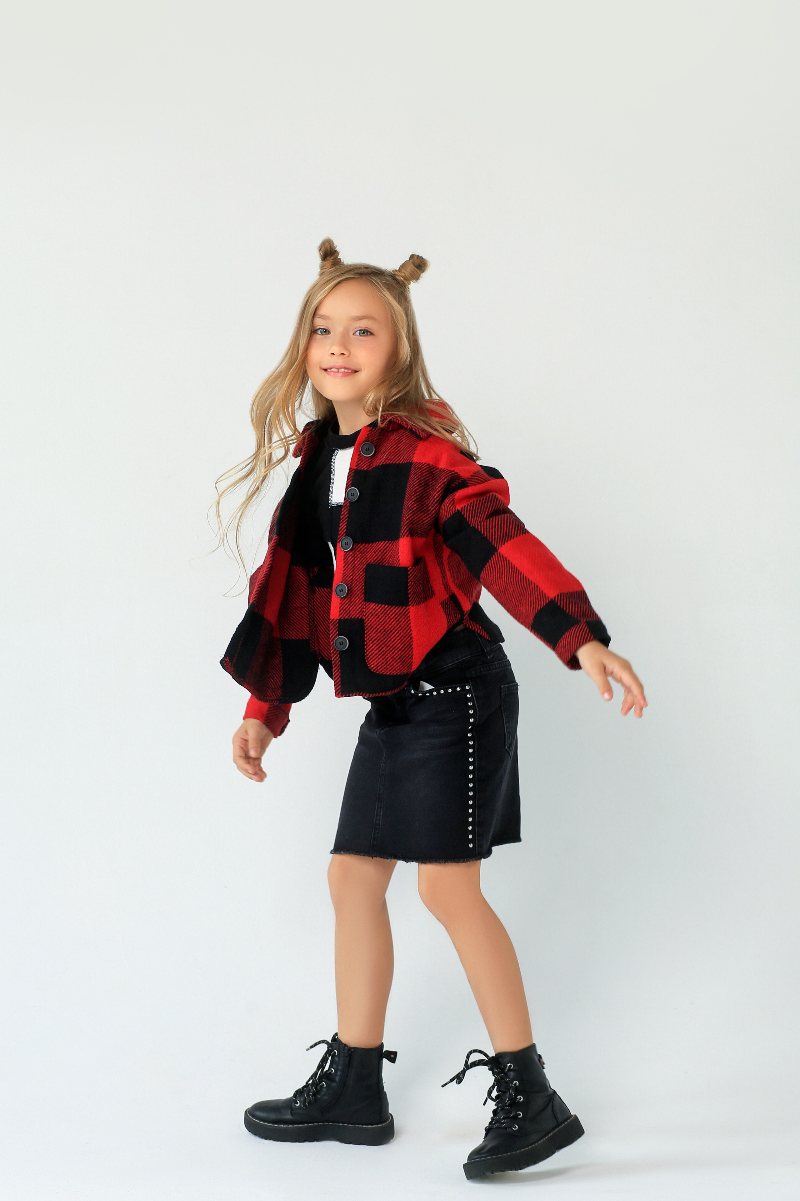 Анфиса, 10 лет. KED Production — продакшн из СПб. Создаём фото, видео и контент, который помогает брендам и селлерам продавать больше