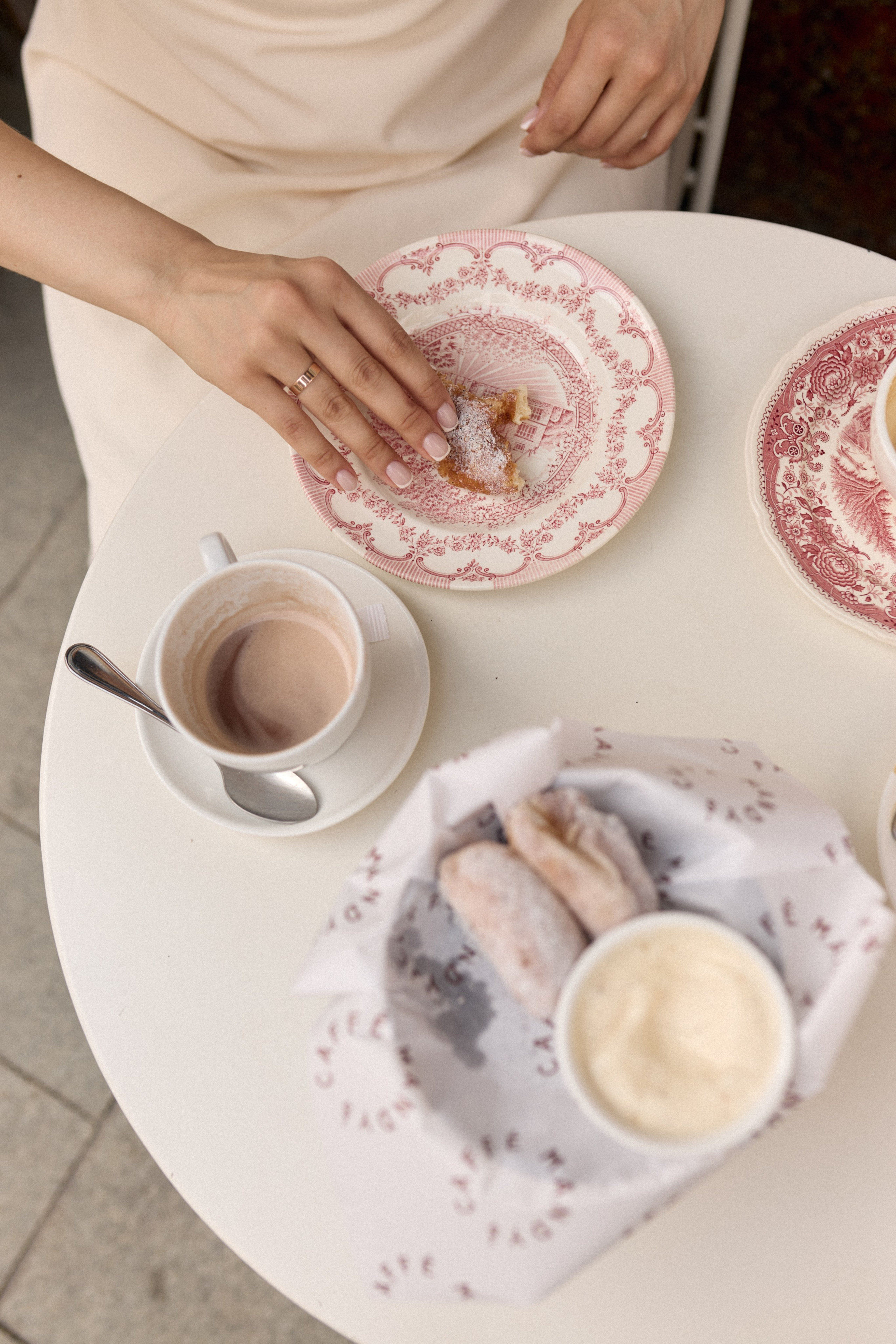 Свадебная Фотосессия в Грибоедовском загсе. Сестры Карабаза. Фотографы и ретушеры в Москве и Санкт-Петербурге