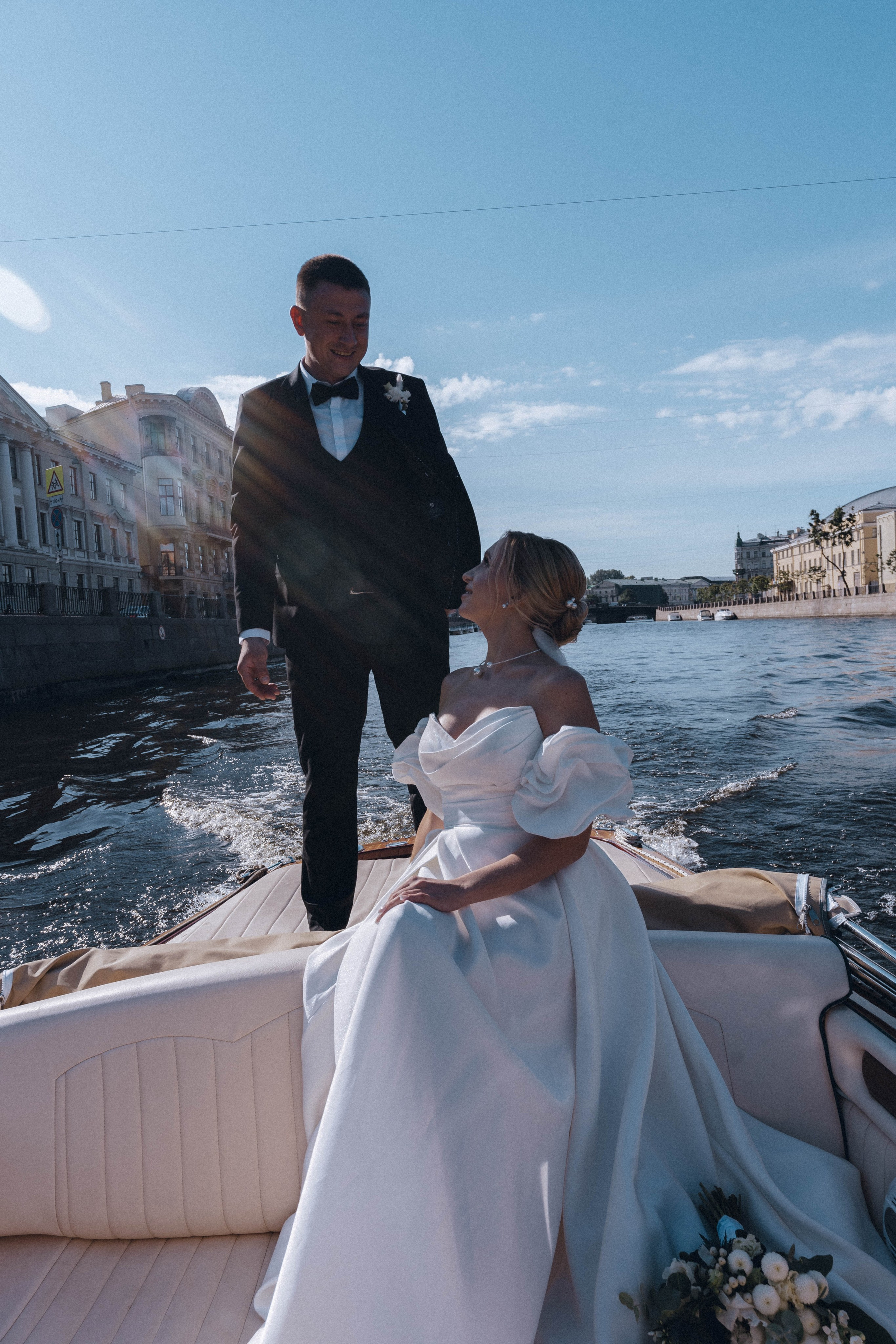 СВАДЕНБНАЯ СЬЕМКА НА КАТЕРЕ ПО КАНАЛАМ САНКТ-ПЕТЕРБУРГА И В АКВАТОРИИ НЕВЫ. Профессиональный фотограф, Санкт-Петербург — Виктория Богомолова