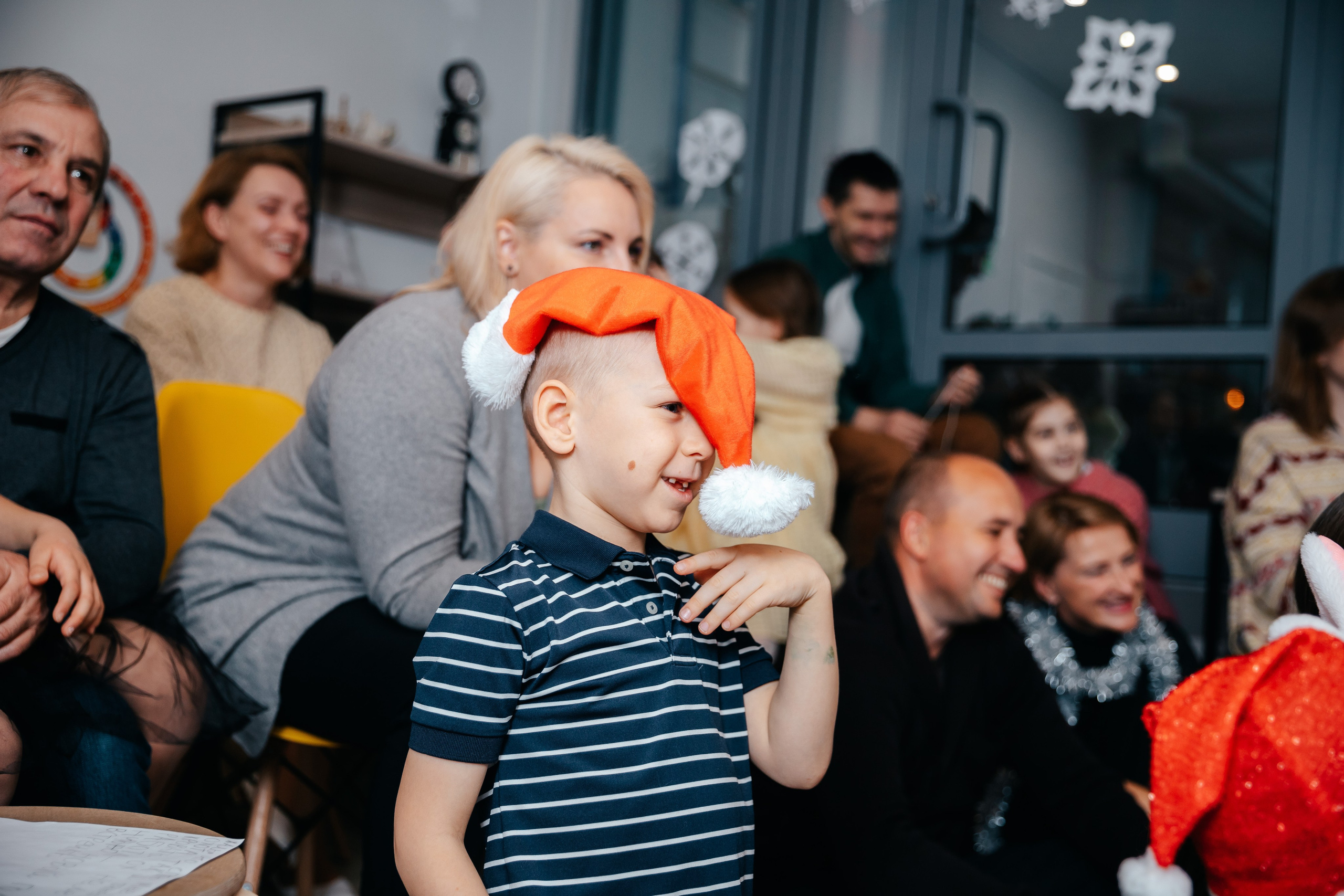 Новогодний утренник в Монтессори-школе. Семейный lifestyle фотограф в Санкт-Петербурге Людмила Пахомова