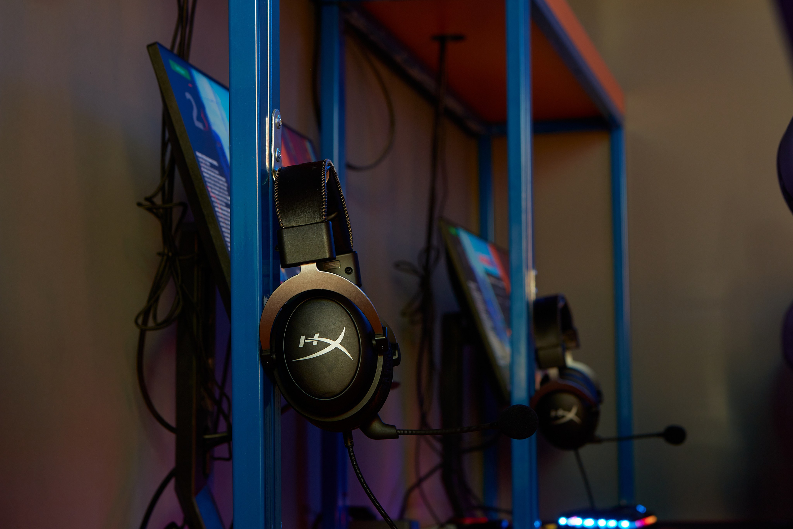 Фотосъёмка компьютерного клуба. Предметный и репортажный фотограф Алексей Кротов