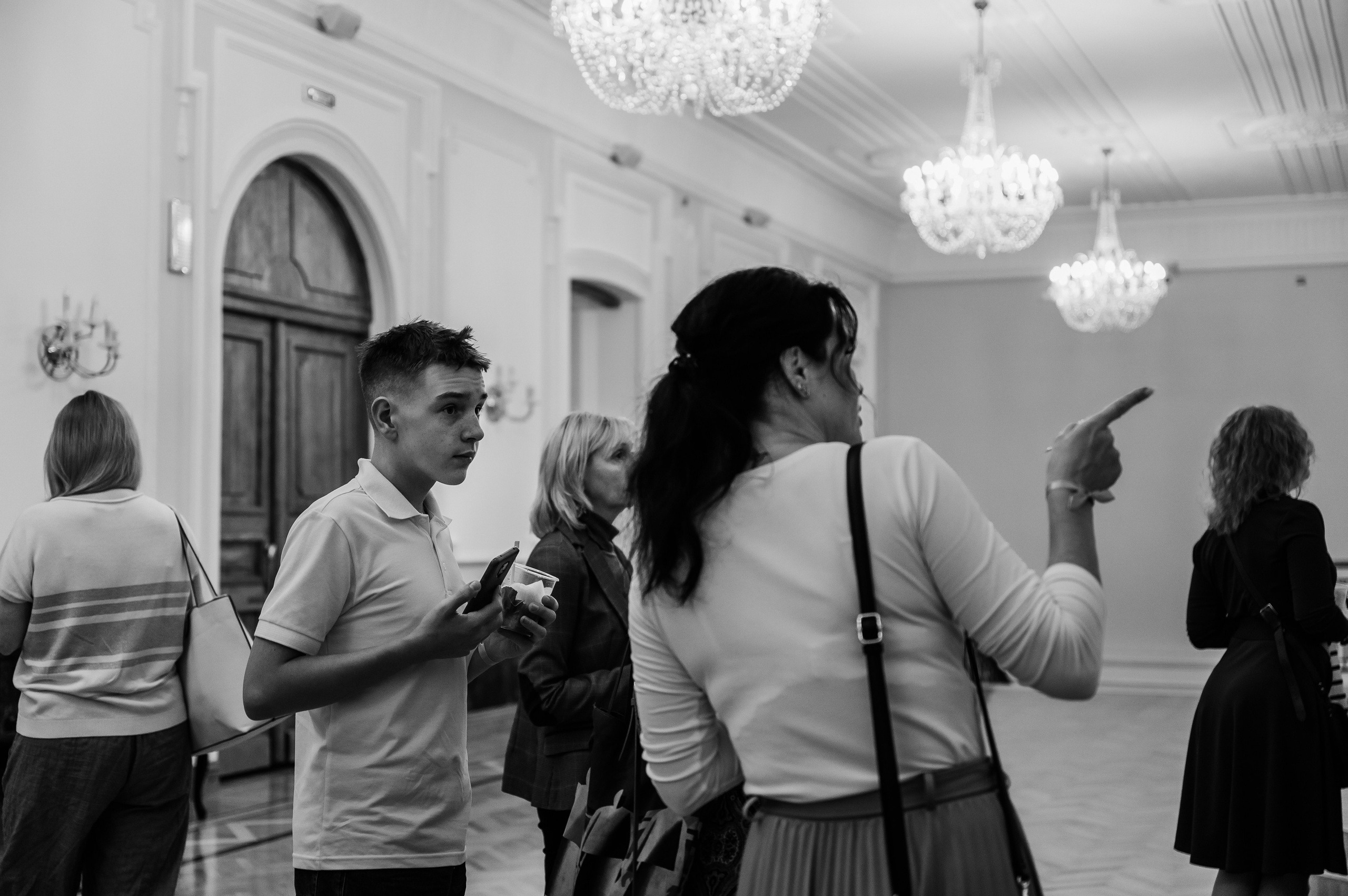 Открытие выставки Кати Васильевой в Молодежном театре. Wedding and family photographer USA