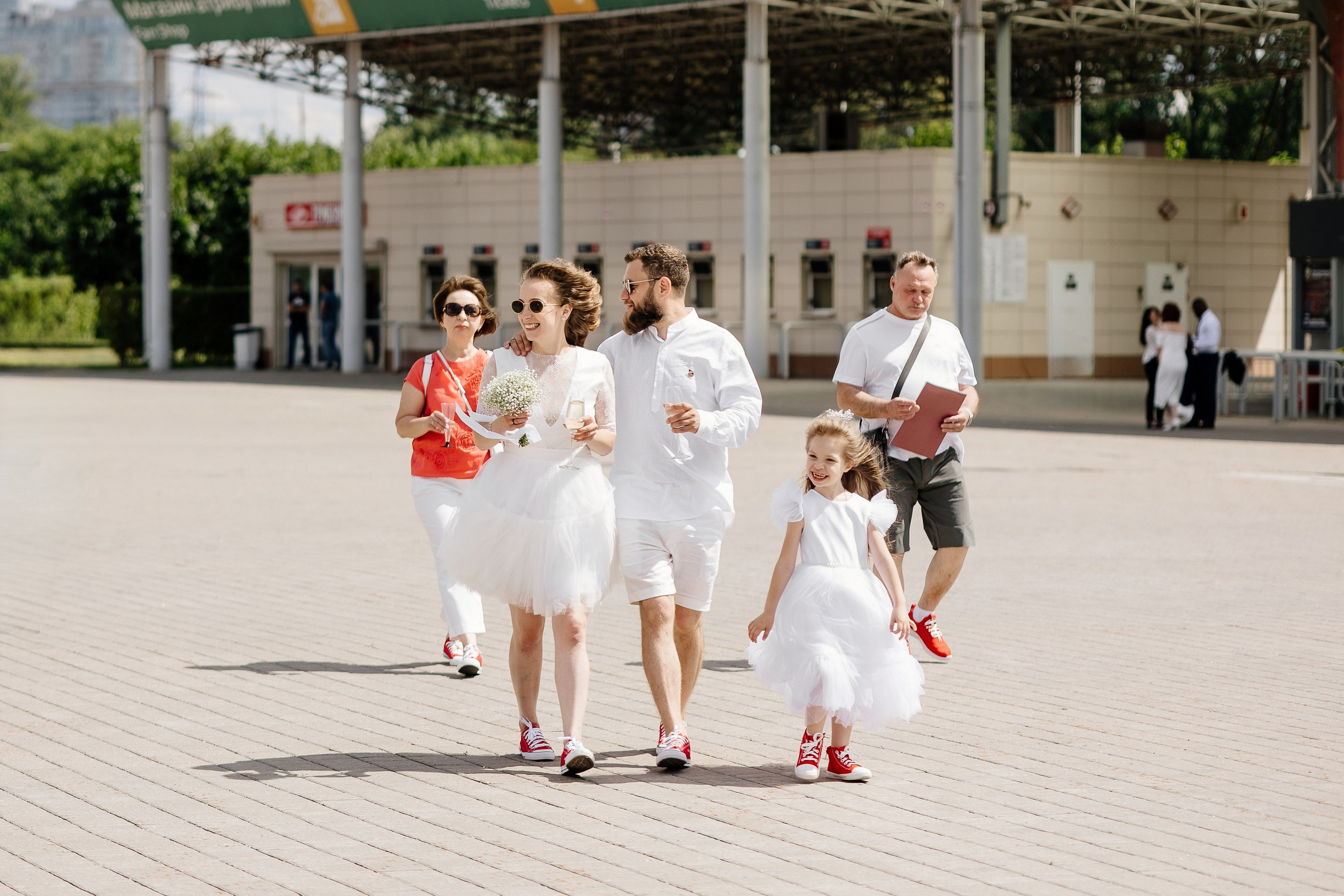 Свадьба на стадионе Спартак Лукойл Арена, свадьба на Северном речном вокзале, свадьба в метро, новые адреса счастья. Свадебный и семейный фотограф Екатерина Иванова