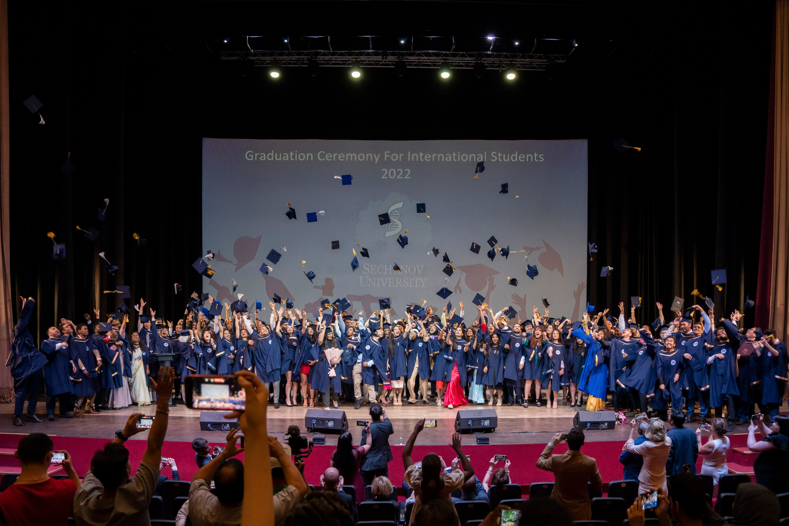 Выпускные. Фотограф-видеограф. Предметные, портретные и репортажные съемки