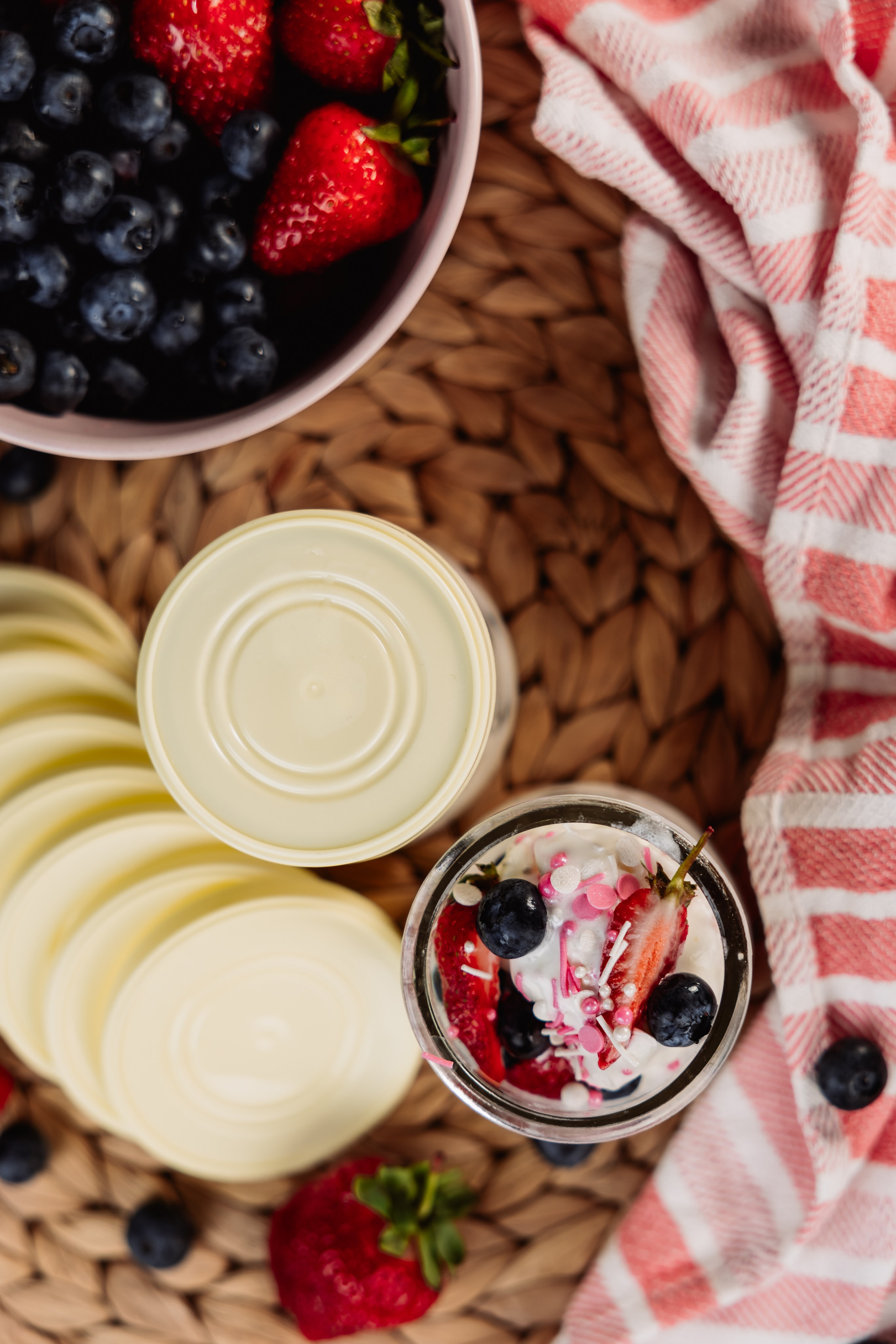 КРЫШКИ ДЛЯ КОЛОМЕНСКИХ ЙОГУРТОВ |OZON | Wildberries. ФОТОГРАФ ИРИНА ШАМАТАВА