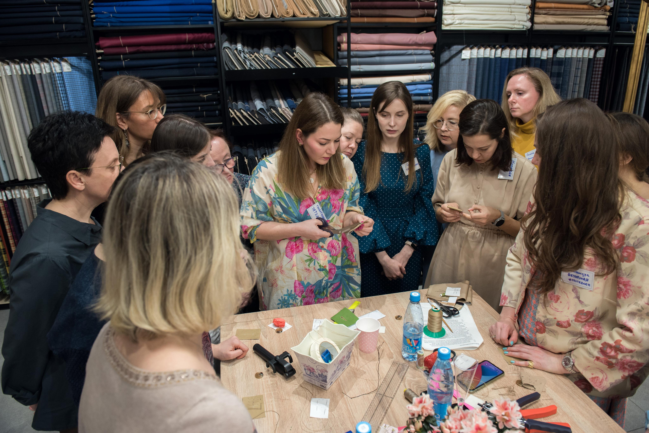 МК по петлям. Бренд-фотограф для экспертов и блогеров в Москве Влада Горбовская