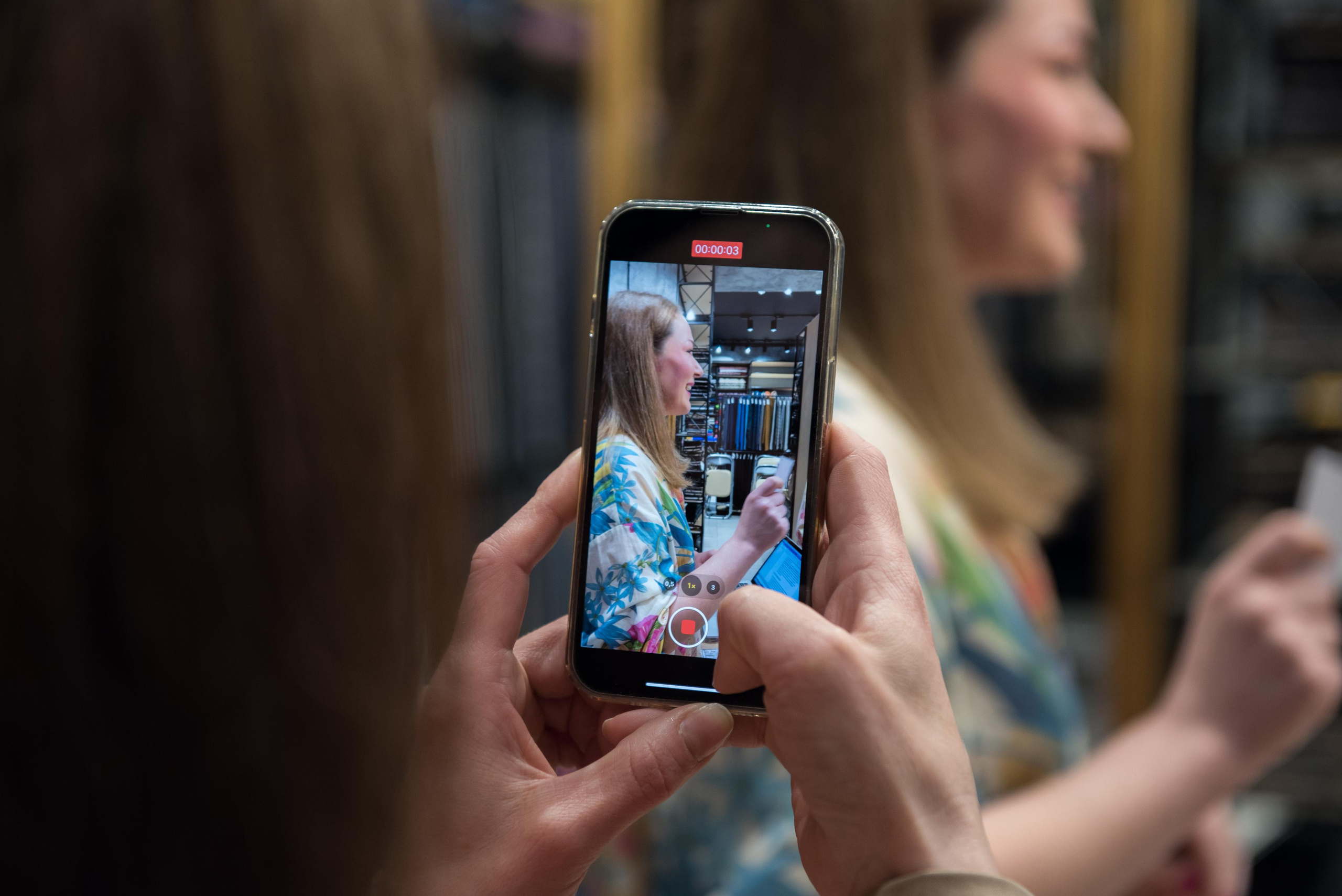 МК по петлям. Бренд-фотограф для экспертов и блогеров в Москве Влада Горбовская