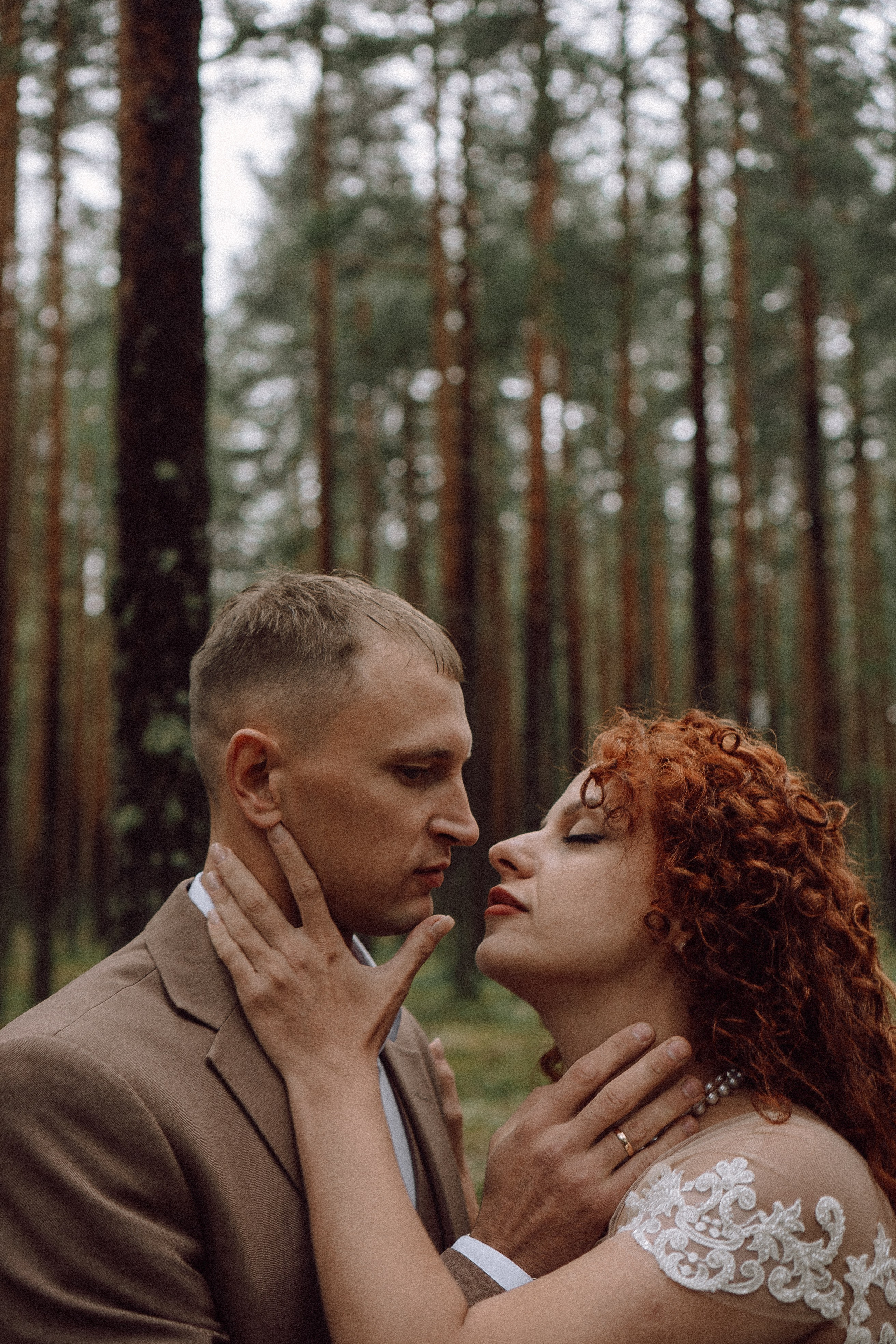 СВАДЕБНАЯ ФОТОСЕССИИЯ ПАРЫ В ГОРОДЕ ПРИОЗЕРСК В СОСНОВОМ ЛЕСУ И С ПИКАПОМ. Профессиональный фотограф, Санкт-Петербург — Виктория Богомолова