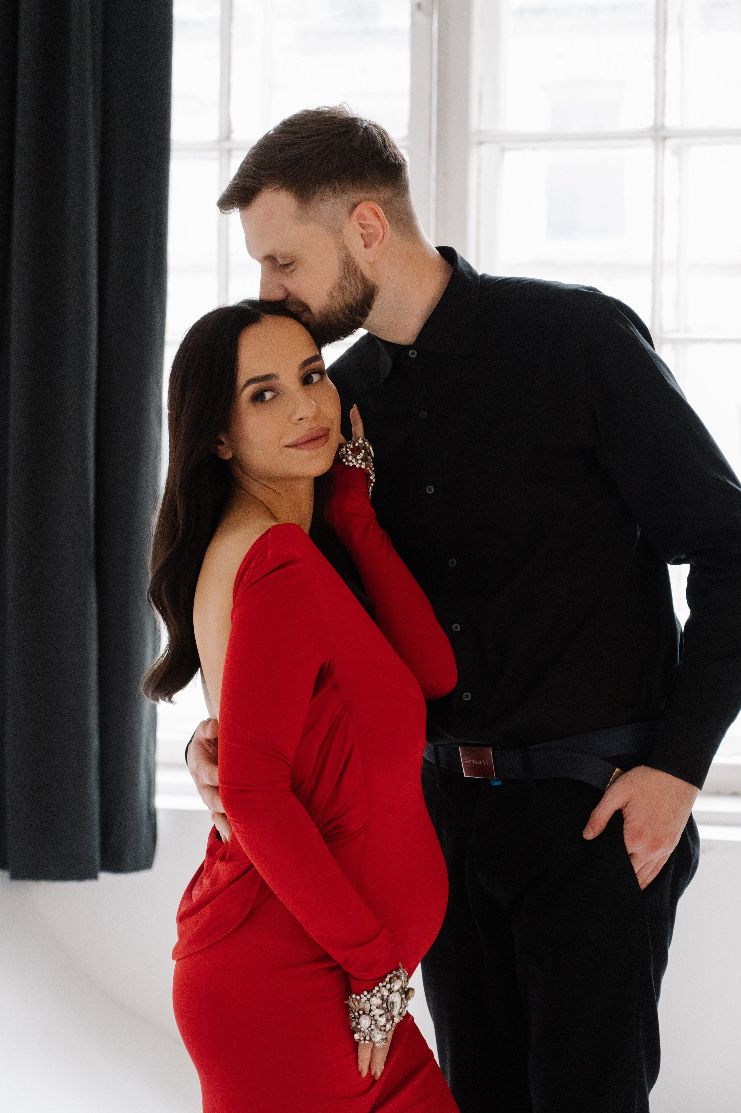 Яна. Профессиональный фотограф беременности в СПБ. Стильные фотосессии беременности в стиле минимализм и классическая фотография