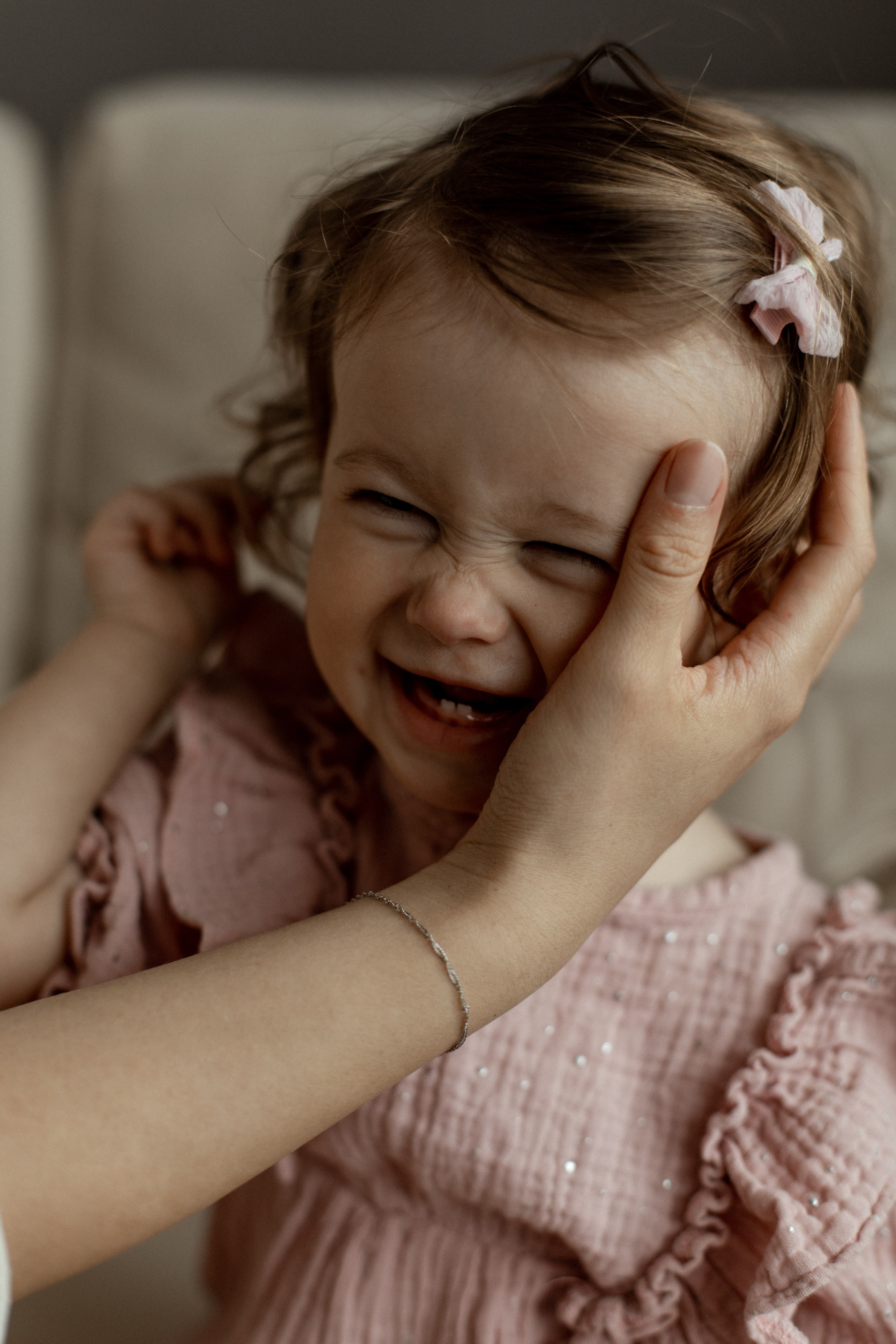 Домашняя фотосессия мама и дочка. Семейный фотограф Челябинск