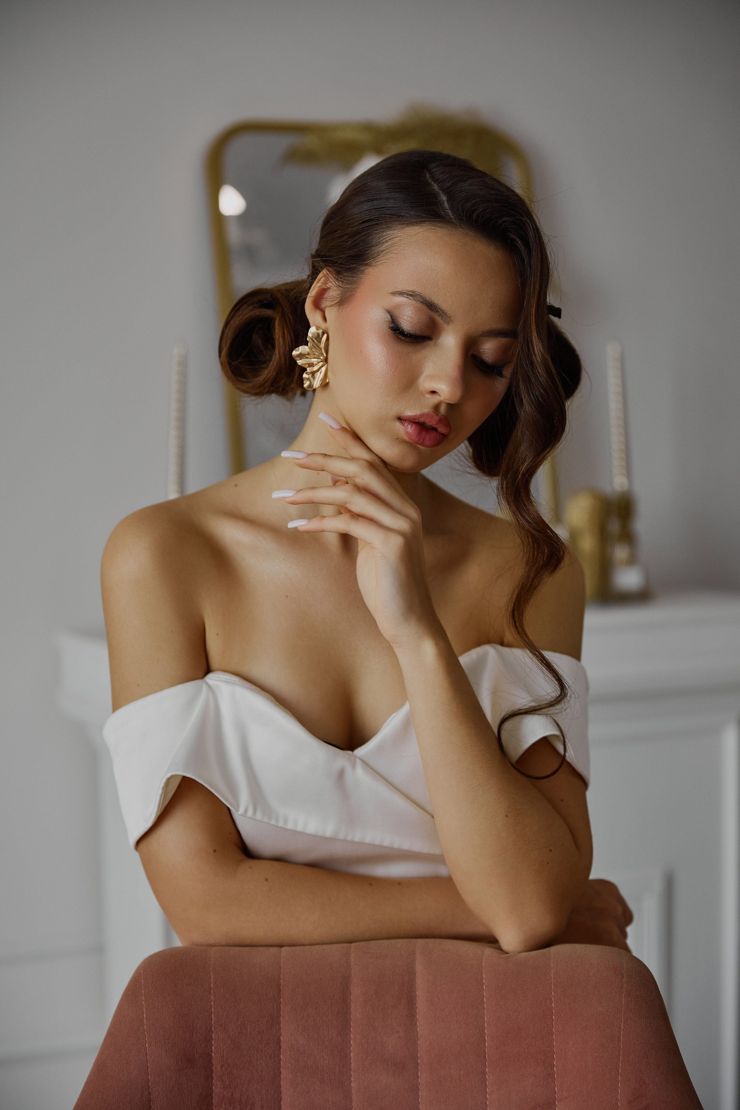 Индивидуальная фотосессия в Анапе для Алины в белом и черном платьях