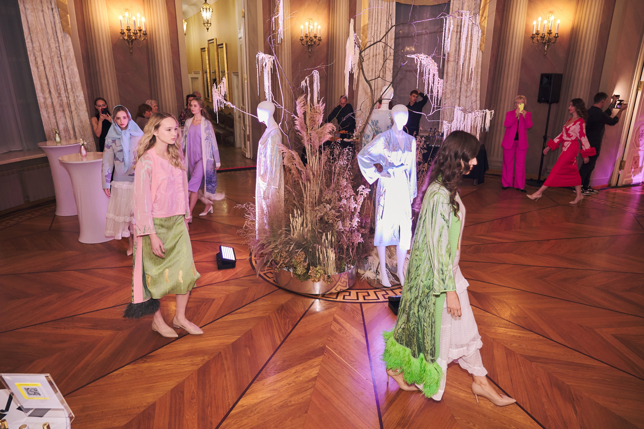 21.09.22 Люблино — Показ коллекции платьев. Никита Хохловский фото и видео продакшн