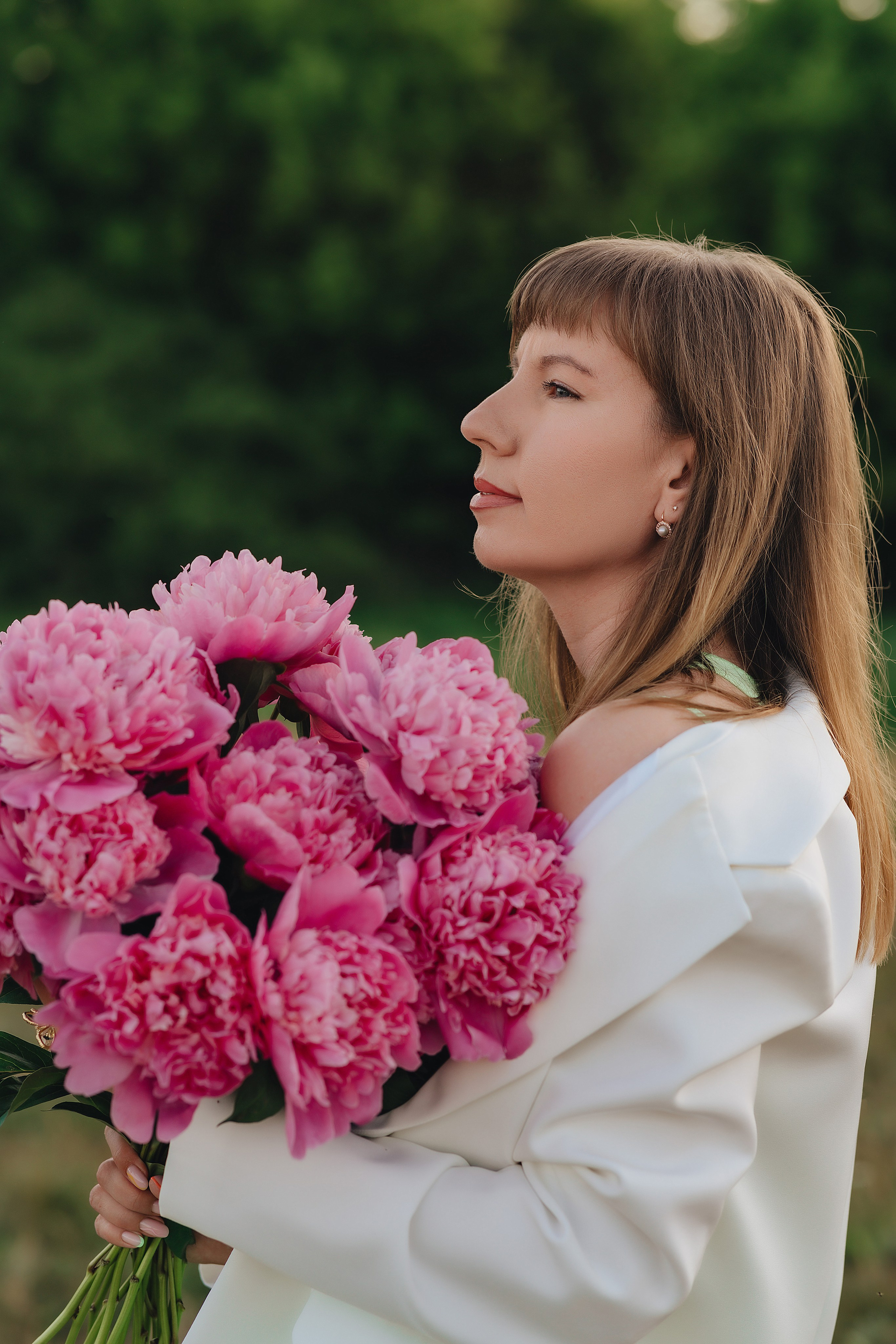 Анастасия | Съемка на закате с букетом пионов. Фотограф Карина Шмулёва. Воронеж и область