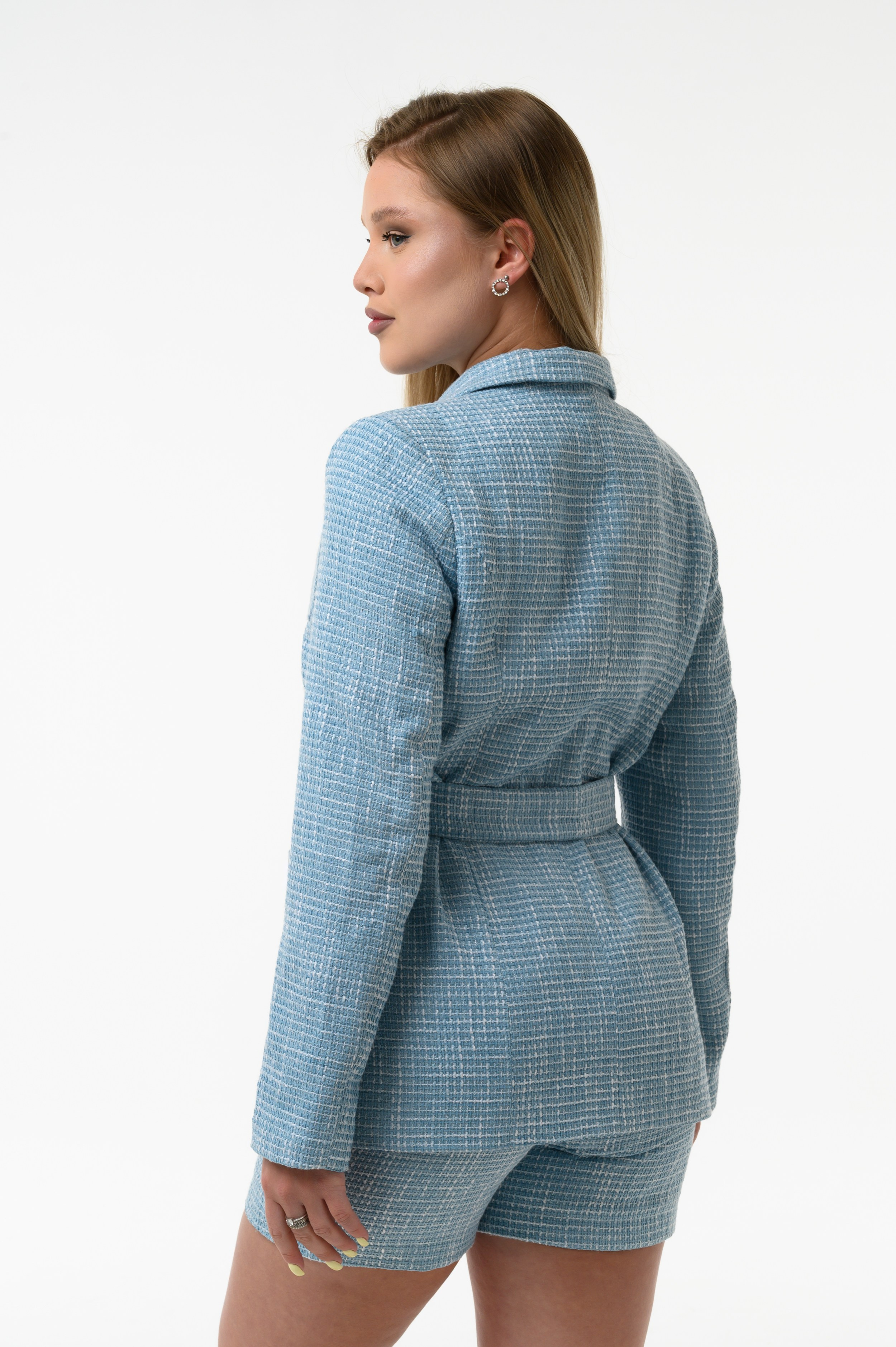 Профессиональная съемка женской одежды на белом фоне для маркетплейса Wildberries