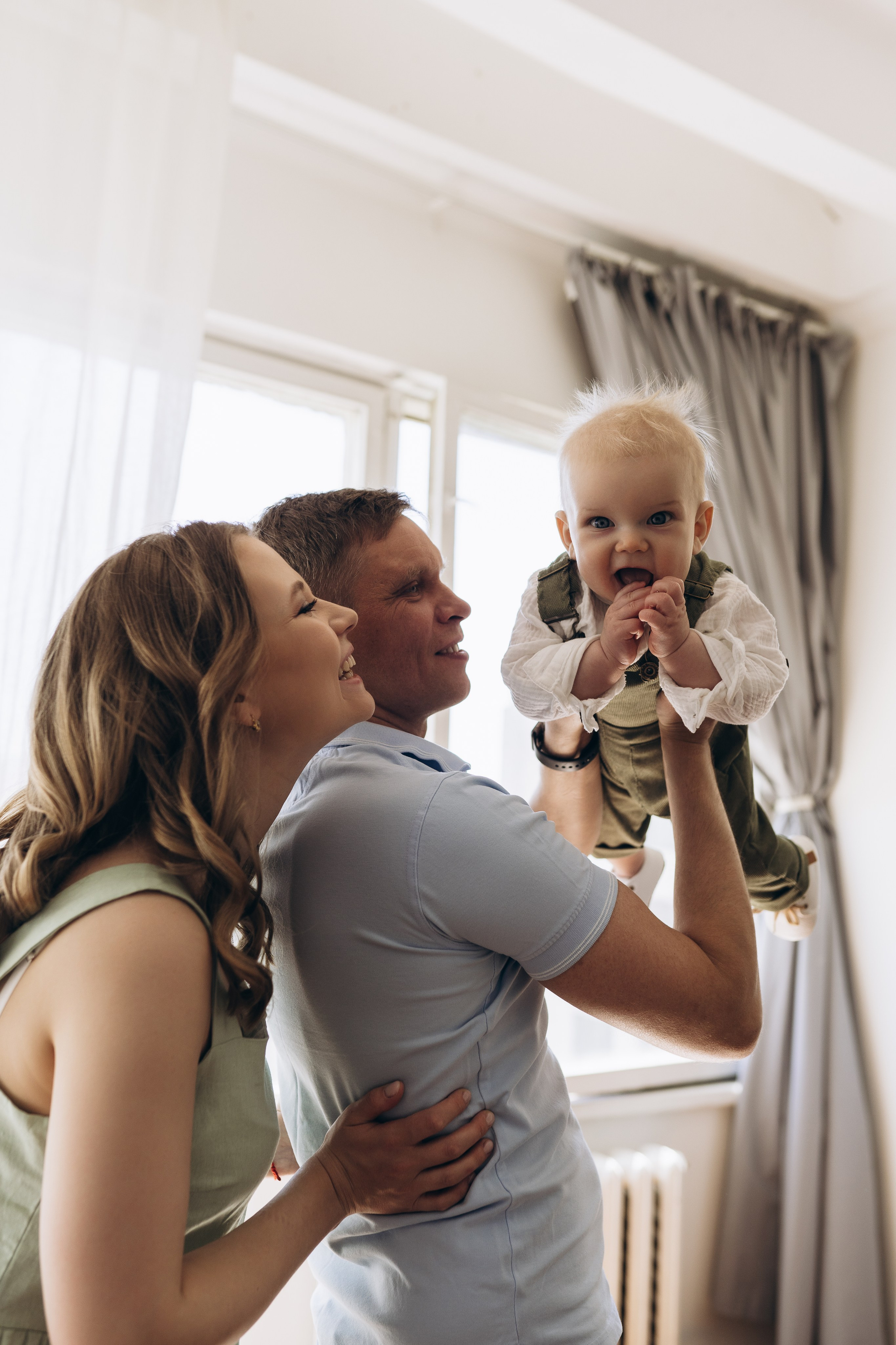 Семейная фотосессия в студии в Москве, семейный фотограф Анна Полушина. Свадебный фотограф в Москве Анна Полушина