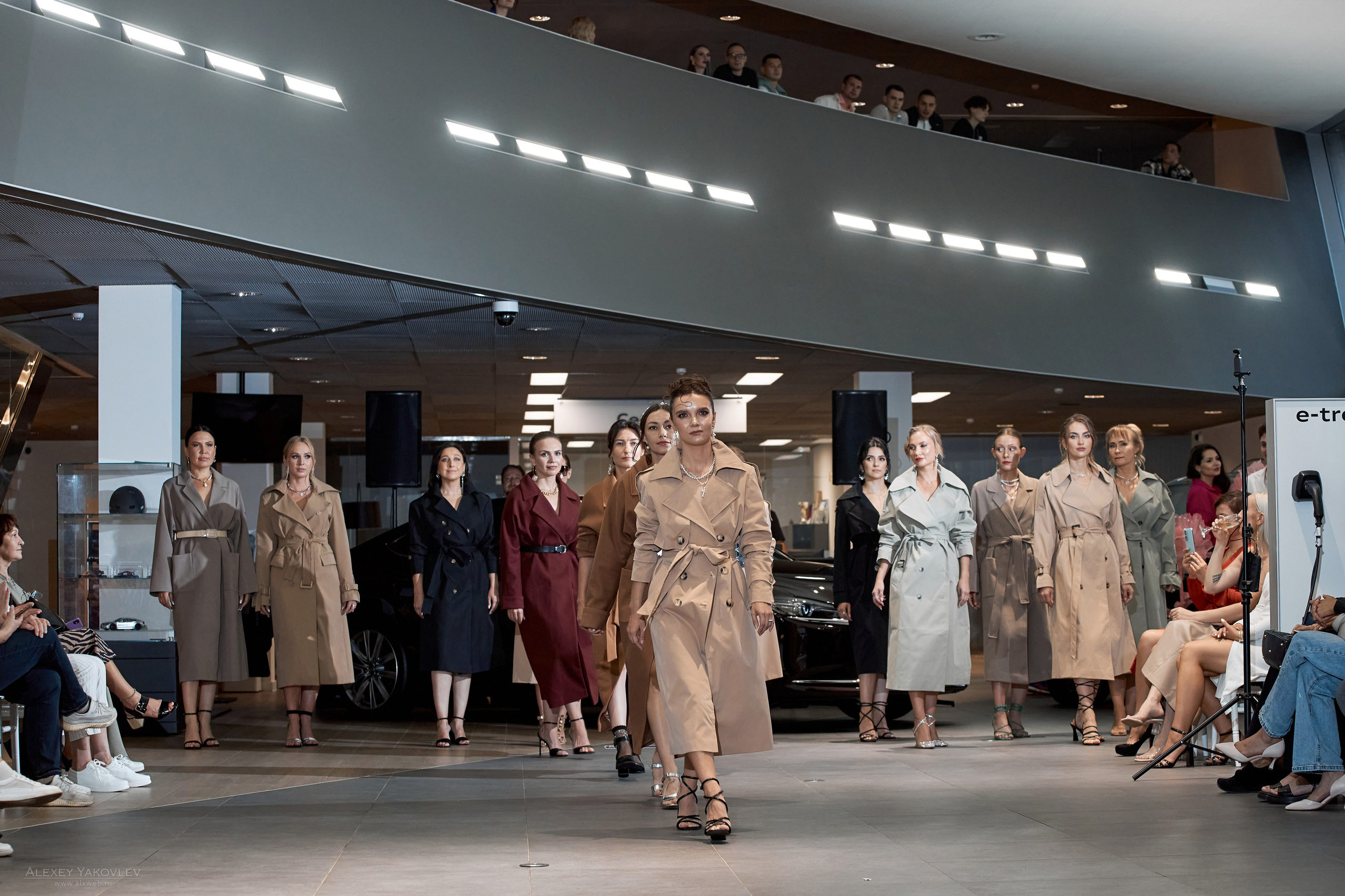 Модный показ PRE-FALL модельной школы Modeling+. Фотограф Алексей Яковлев