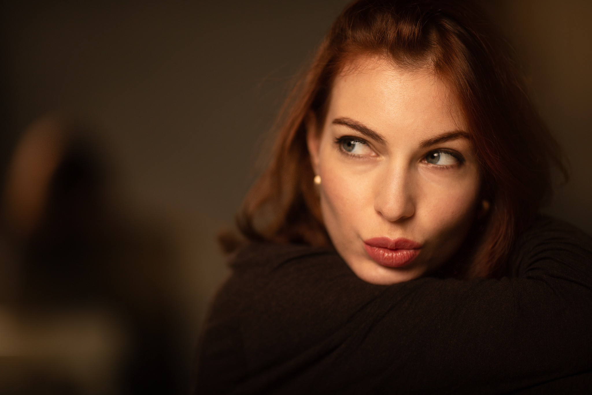 Женский портрет в темном ключе. Фотограф СПб Юлия Ерошевская, предметный фотограф