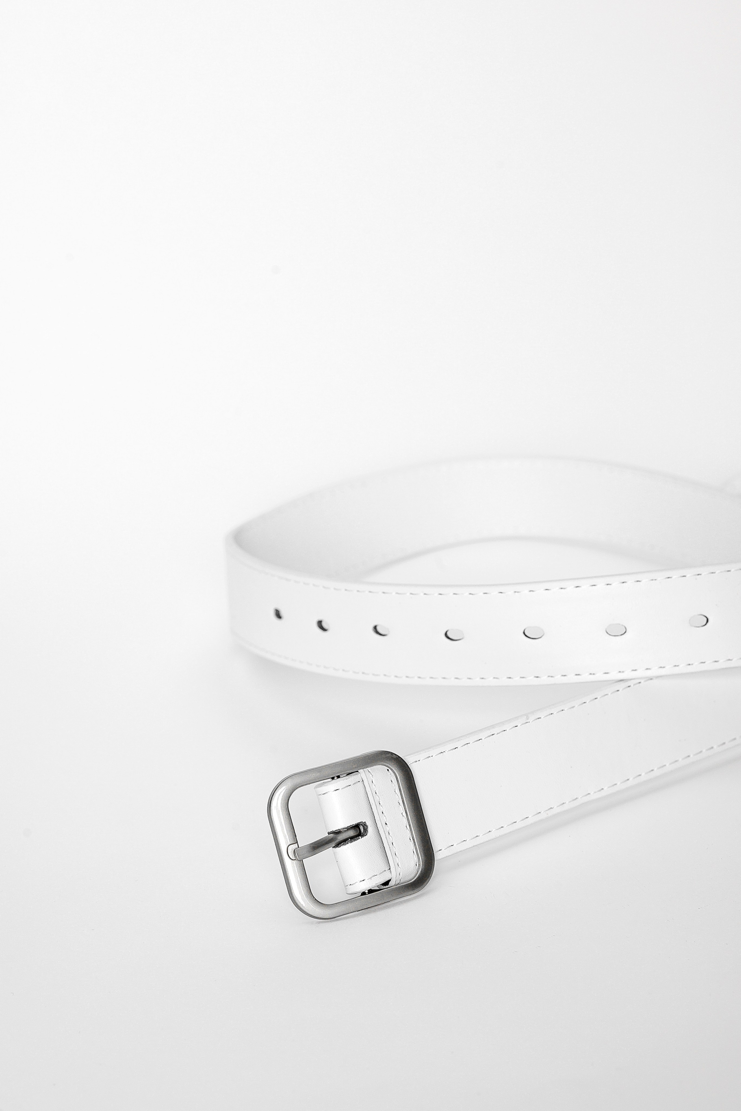 Аксессуары на белом фоне