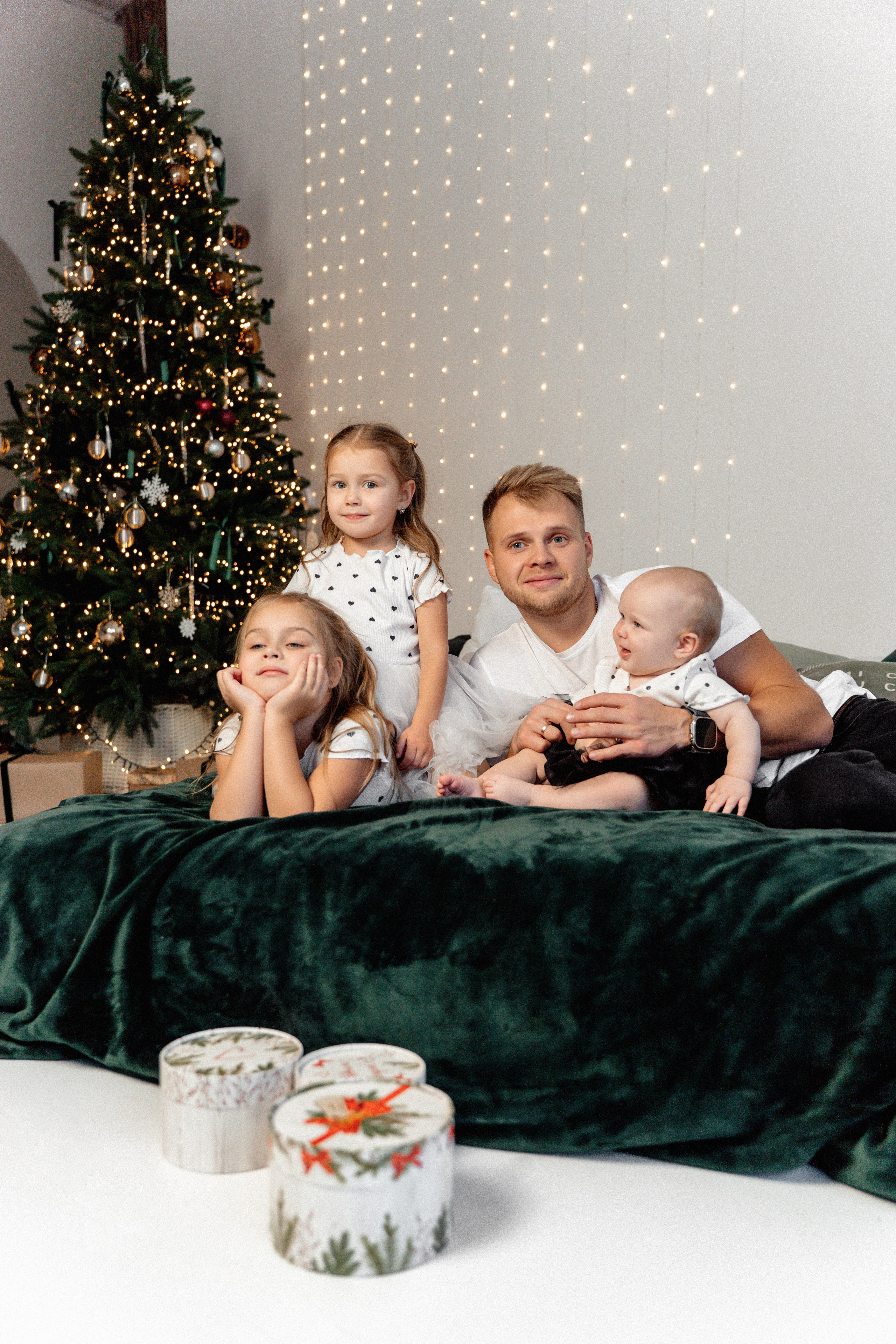 Новогоднее волшебство большой дружной семьи. Ваш семейный фотограф в Минске — Вика Трегубова