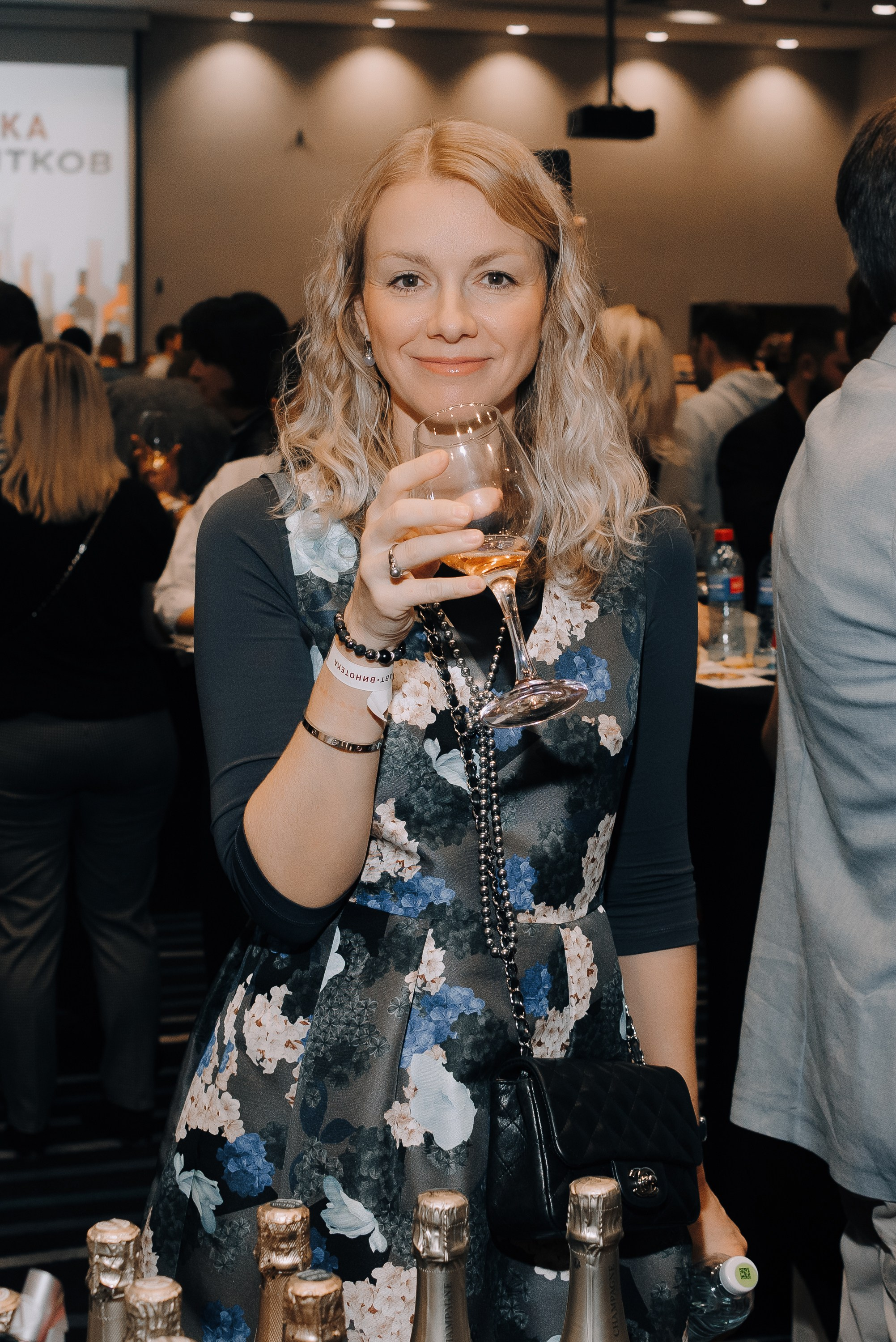 ФЕСТИВАЛЬ ВИНА И КРЕПКИХ НАПИТКОВ МАВТ-ВИНОТЕКА. Репортажный фотограф Зуев Роман г. Челябинск