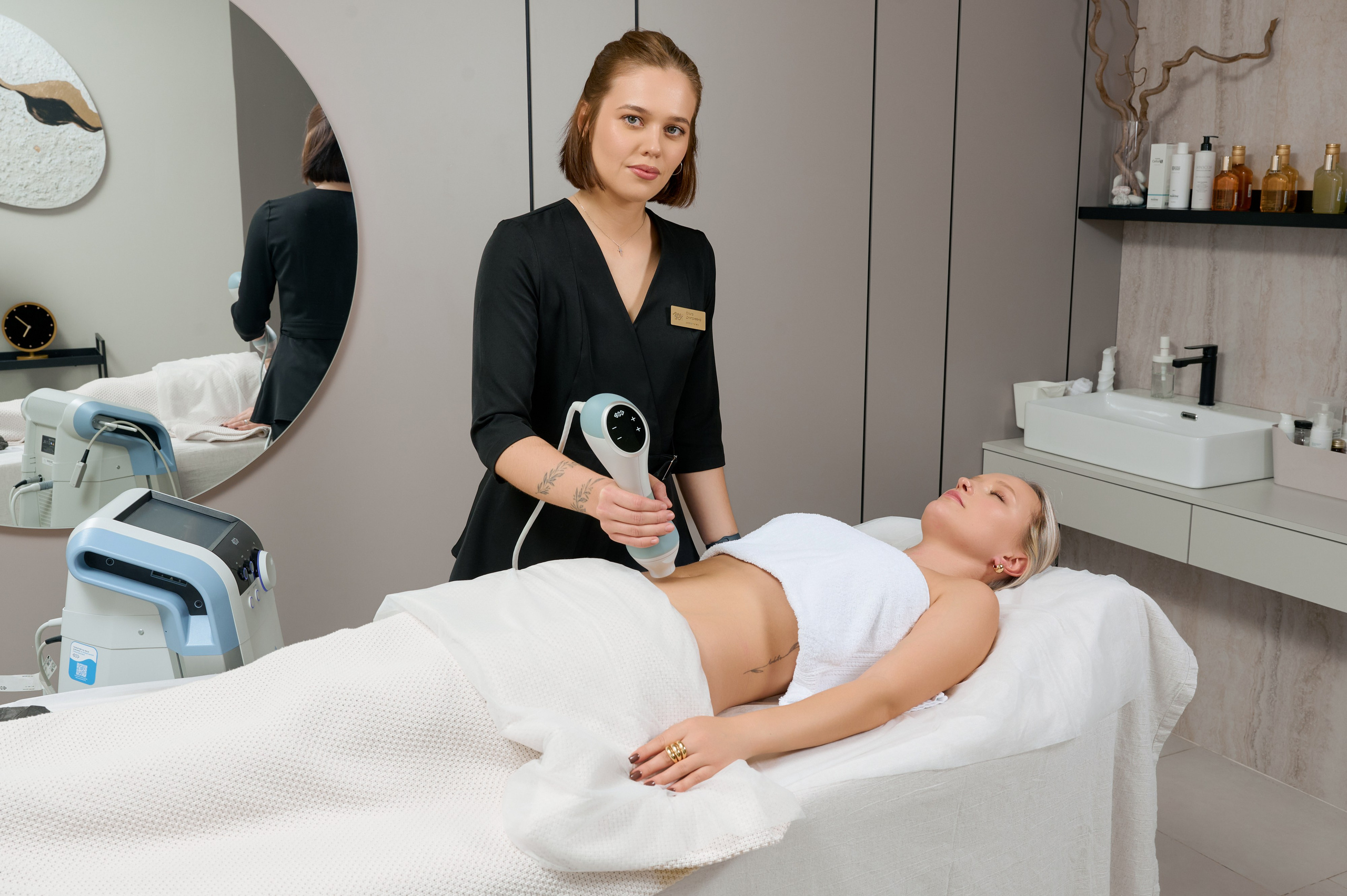 Рекламная фотография для салона косметологии, сделанная в студии Екатеринбурга