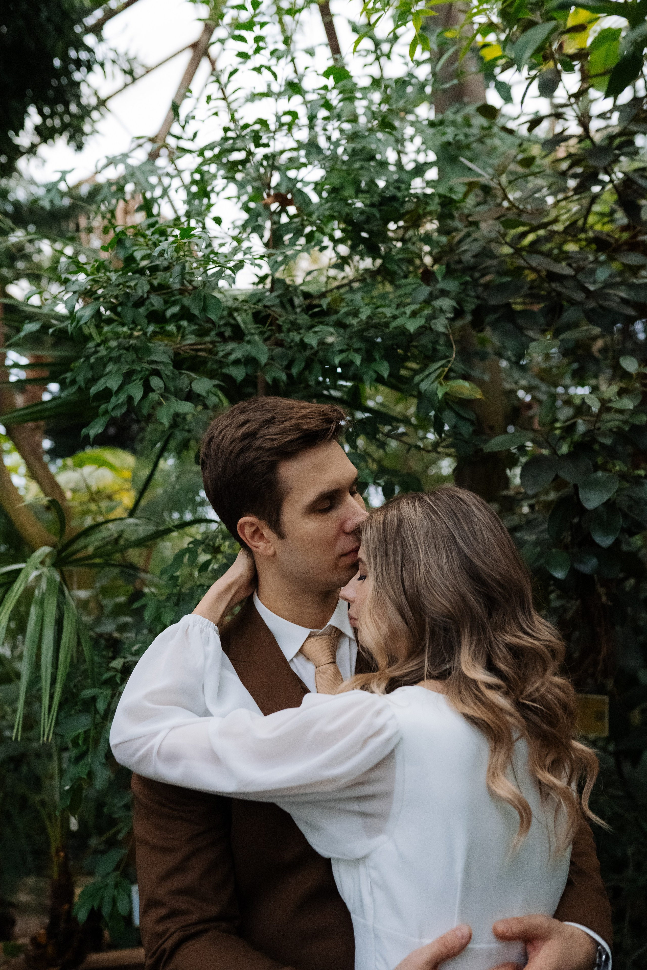 Свадебная фотосессия в оранжерее, Москва. Свадебный фотограф в Москве Анна Полушина