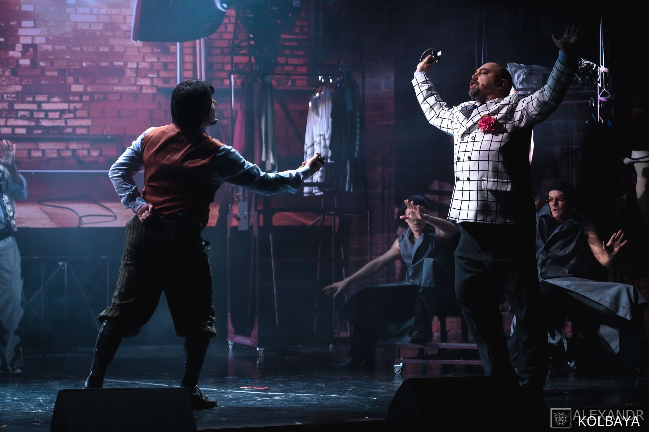 Фотографии со спектакля «Привет, я тетя Чарли». Концертный и театральный репортажный фотограф в Москве Александр Колбая