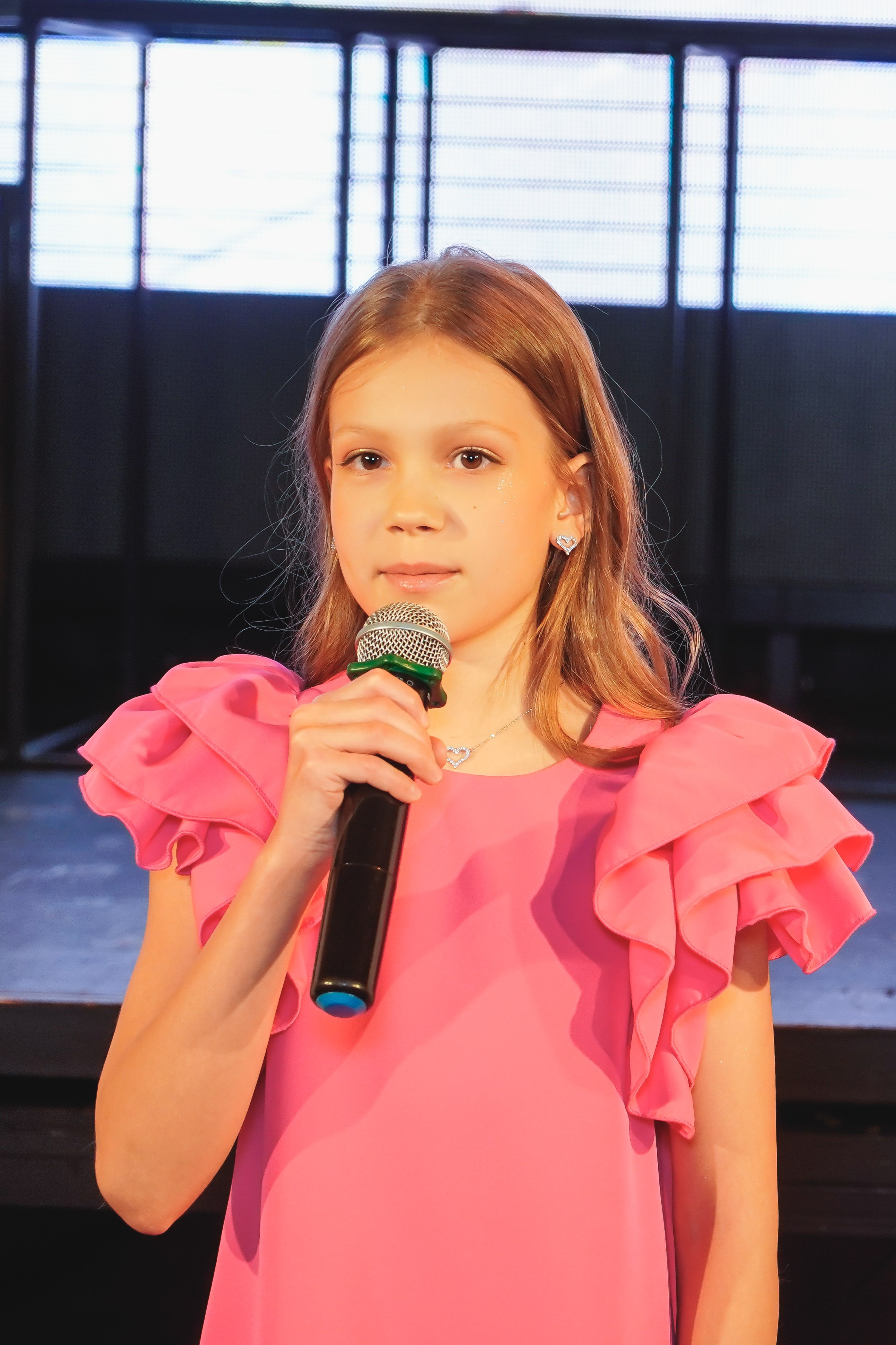 Выпускной. Занимаюсь профессиональной фотографией и живу рядом с Байкалом. Работаю в разных жанрах