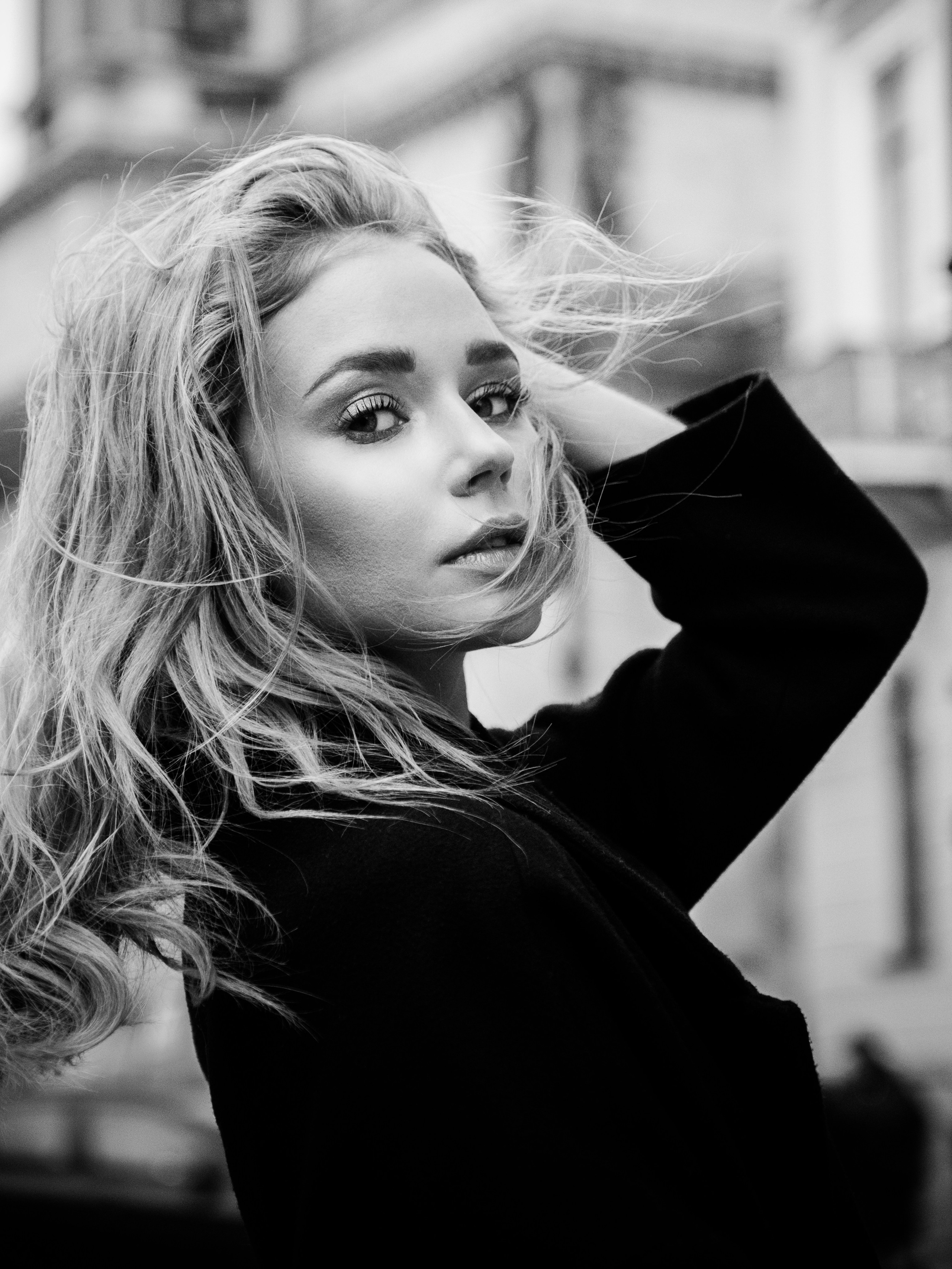 Фотосессия в центре СПб: прогулка с Софией у Исаакиевского и в Доме Зингера