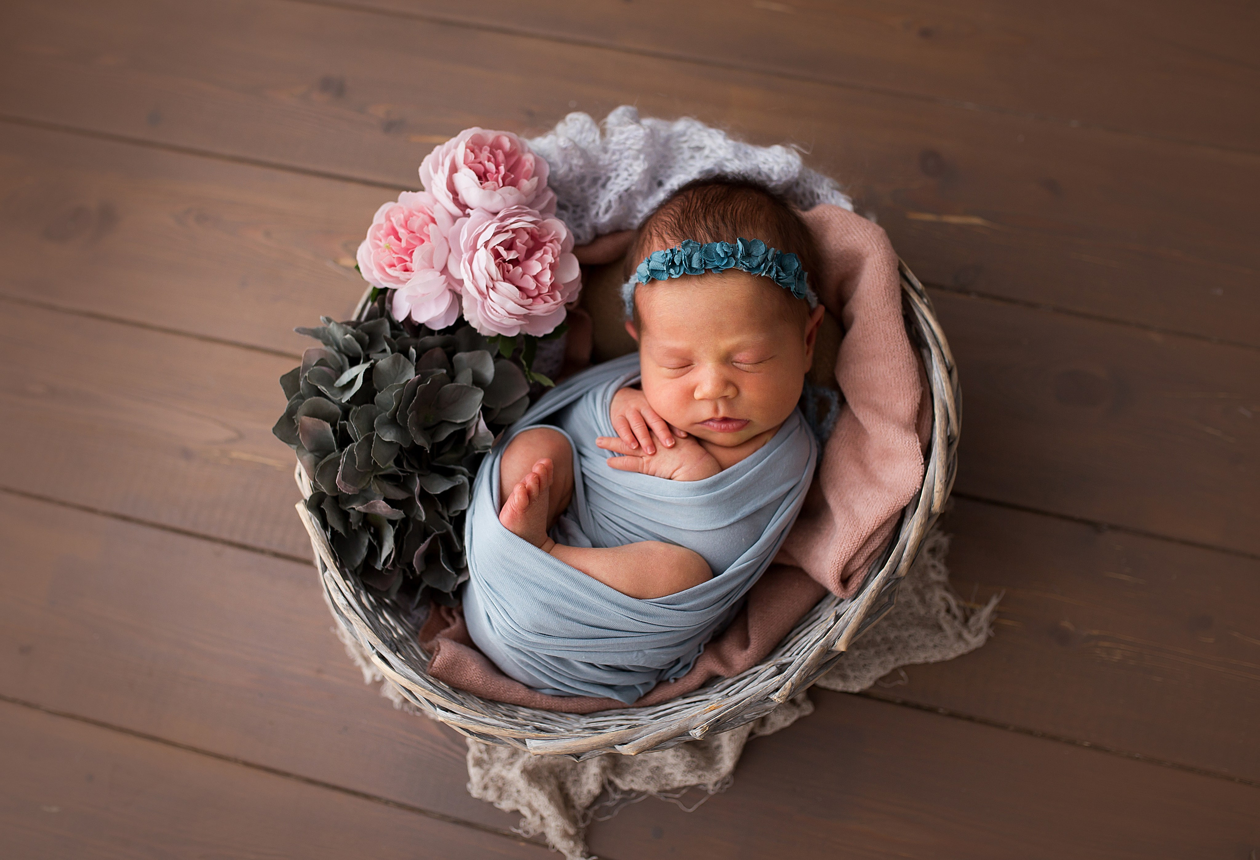 Фотосессия новорождённого. Фотограф новорождённых малышей и детский фотограф В Казани Лана Максим