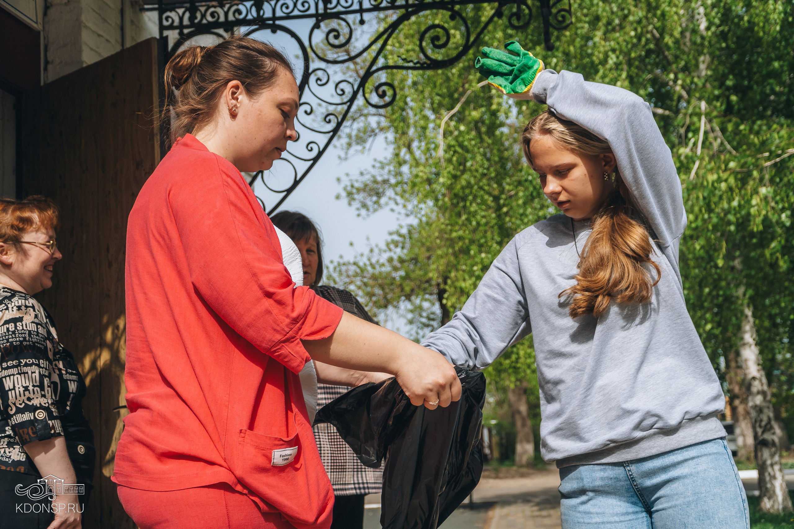 Акция «Всероссийский день заботы о памятниках истории и культуры». Новотитаровский Дом культуры