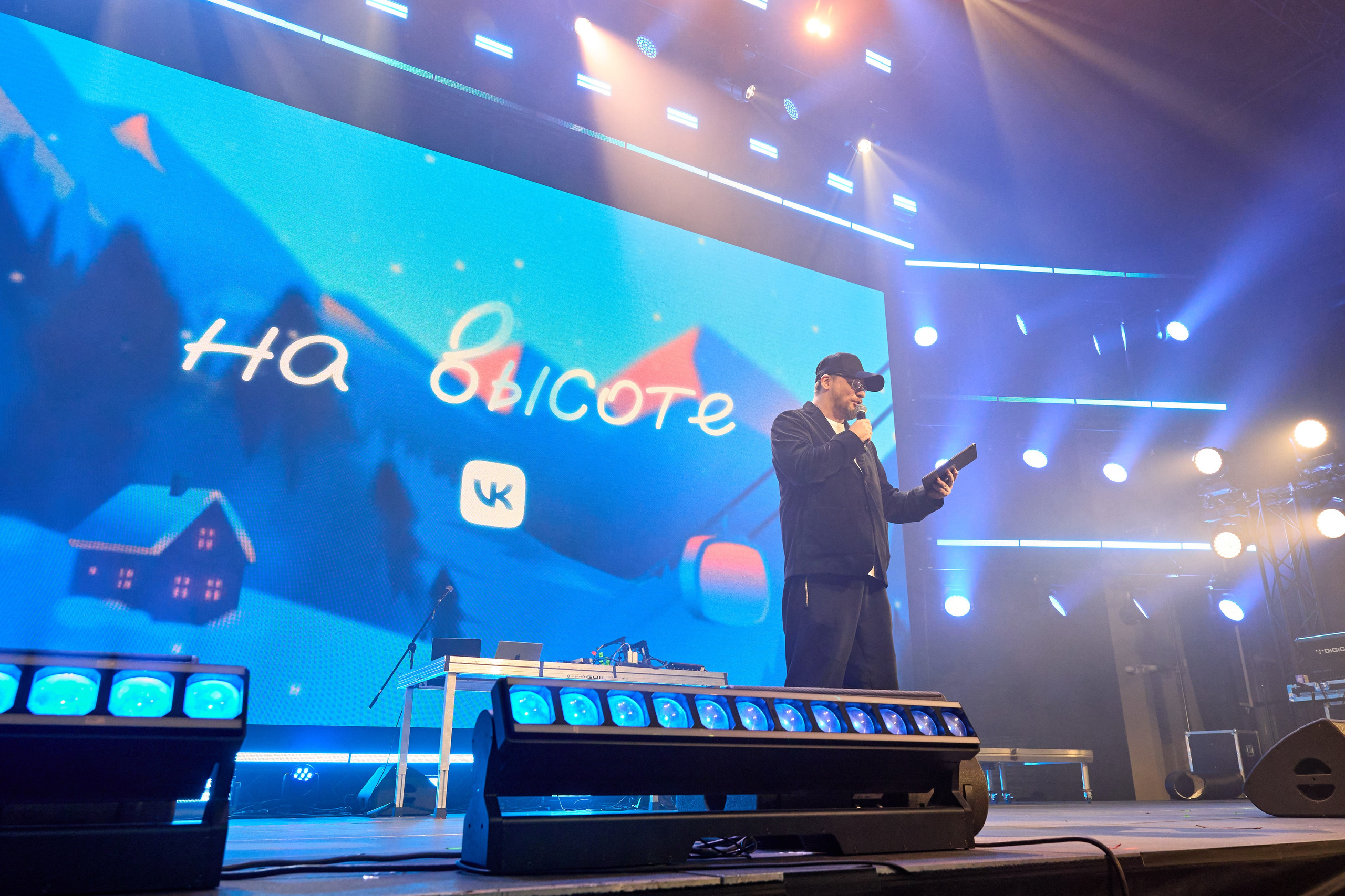 VK «На высоте» х Гарик Харламов. Svyatoslav Lebedev | Advertising photographer — Commercial shooting, Art direction, AI integration