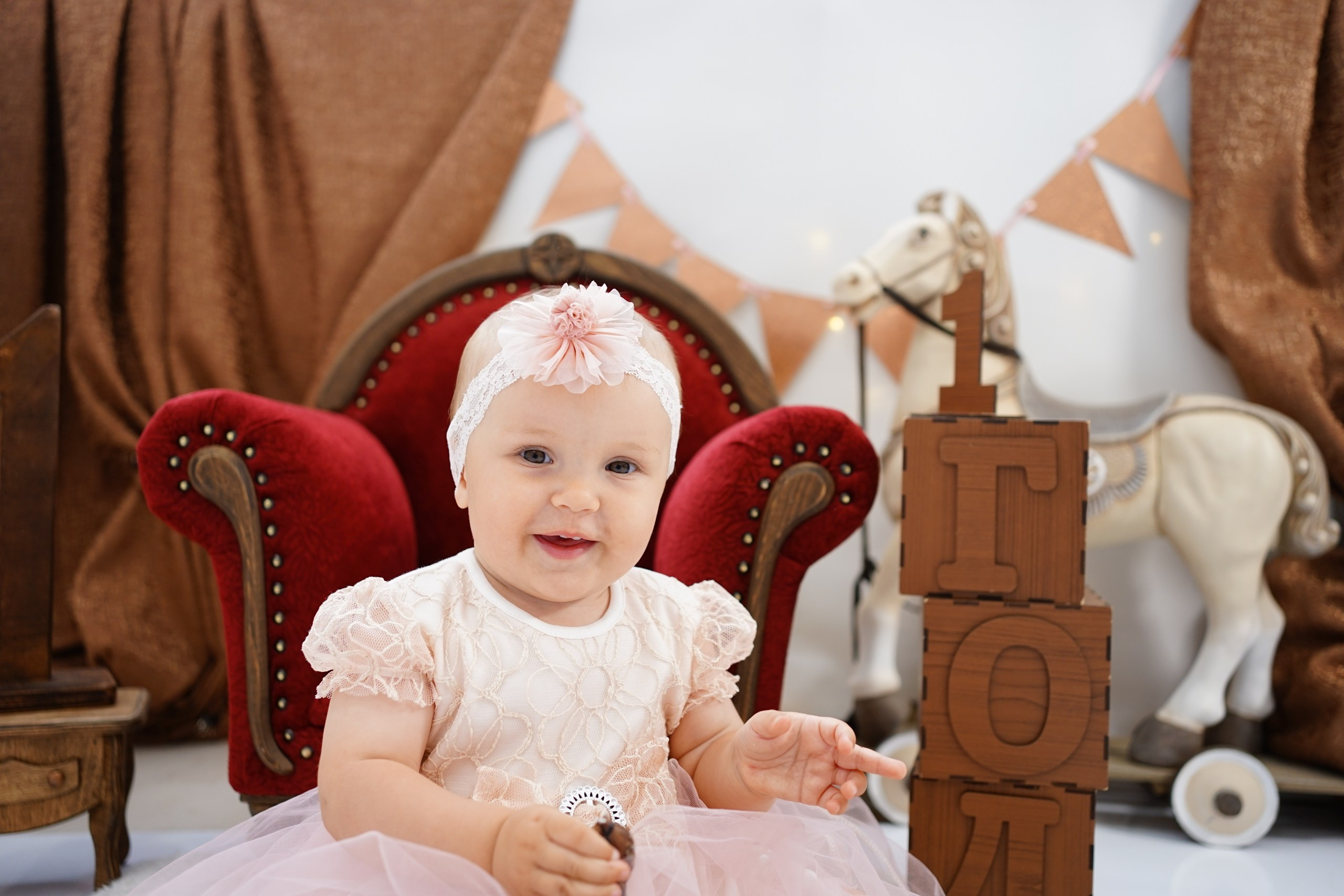 Бордовая зона. Детская Фотостудия ГОДОВАСИКИ в Санкт-Петербурге фотосесия на годик