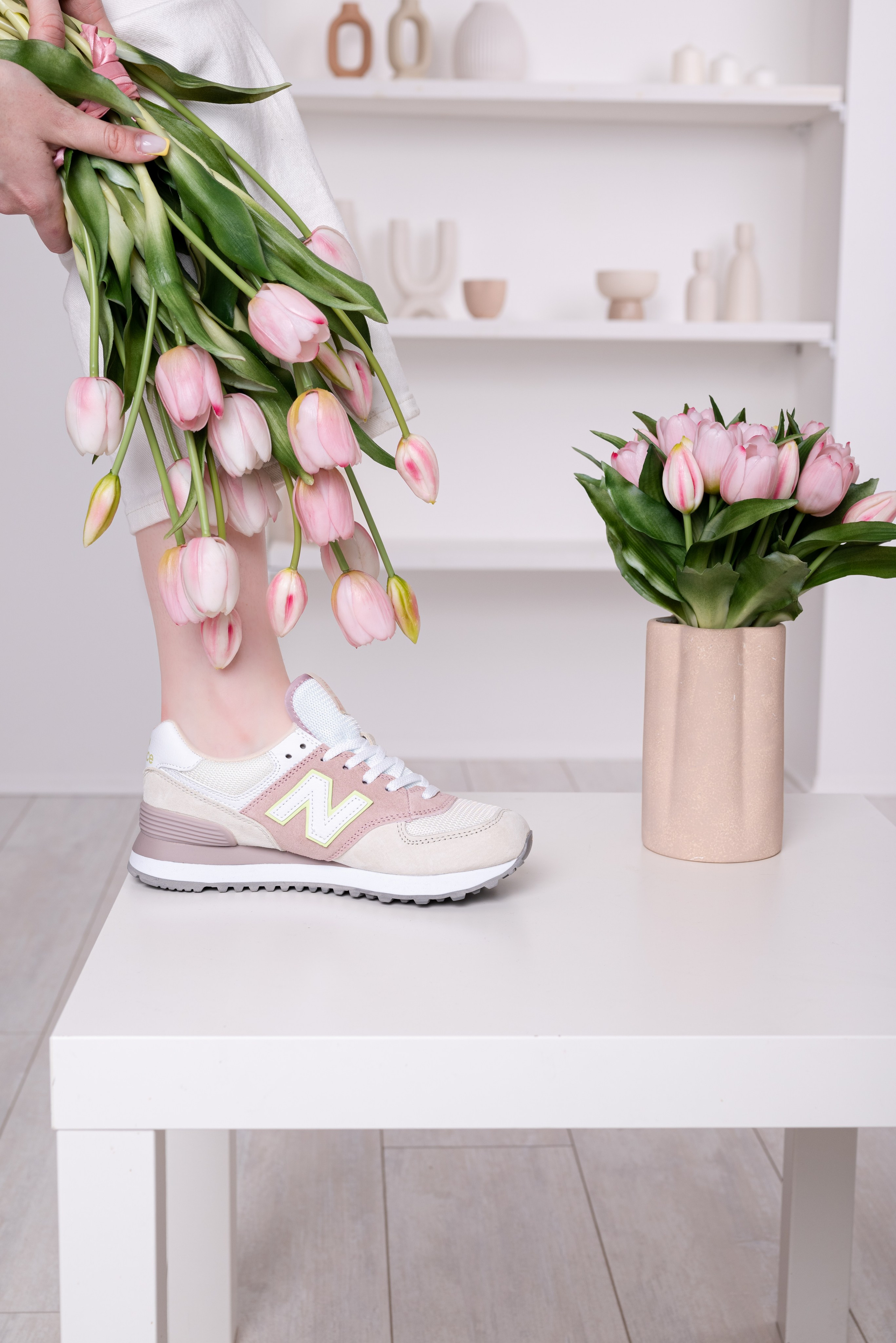 Кроссовки в студии. Предметный фотограф, фото для маркетплейсов Пятигорск, КМВ