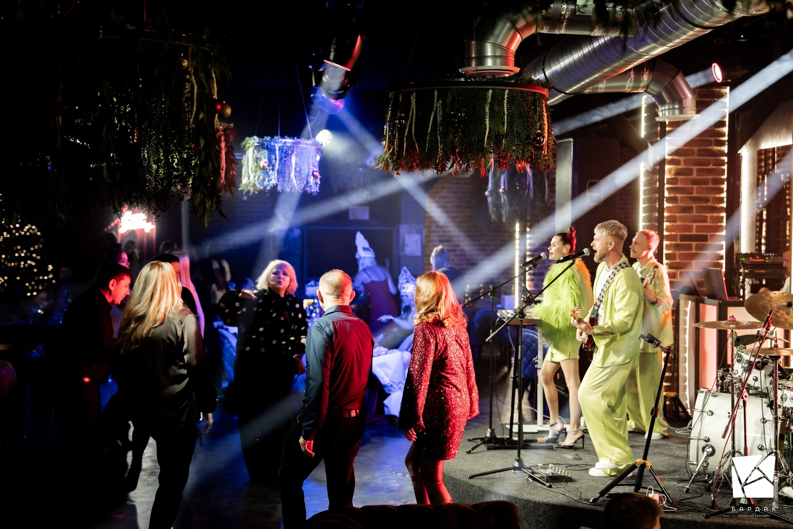 РЕСТОБАР. Женский портрет