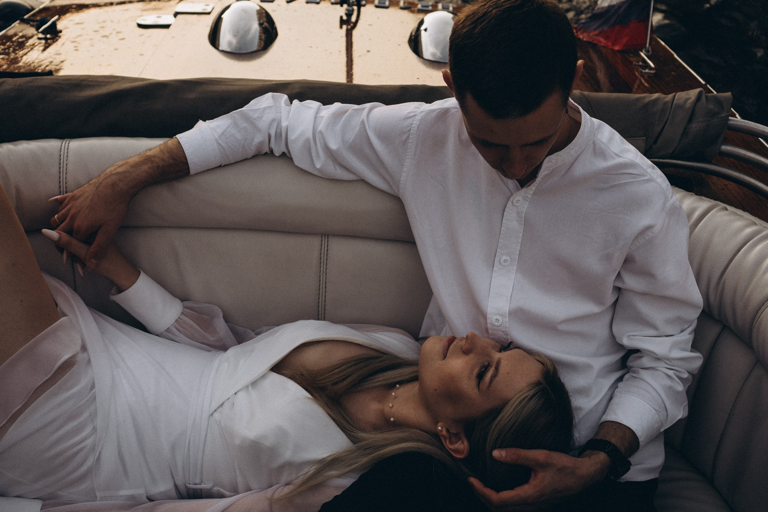 СВАДЕНБНАЯ СЬЕМКА НА КАТЕРЕ ПО КАНАЛАМ САНКТ-ПЕТЕРБУРГА И В АКВАТОРИИ НЕВЫ. Профессиональный фотограф, Санкт-Петербург — Виктория Богомолова