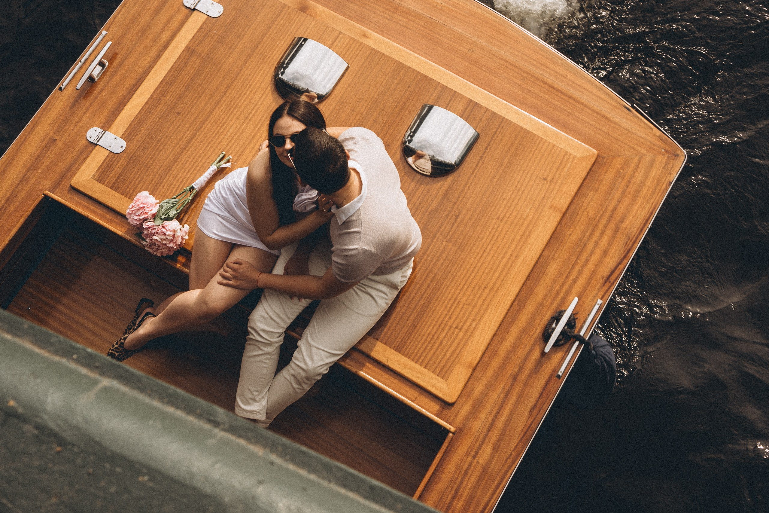 СВАДЕНБНАЯ СЬЕМКА НА КАТЕРЕ ПО КАНАЛАМ САНКТ-ПЕТЕРБУРГА И В АКВАТОРИИ НЕВЫ. Профессиональный фотограф, Санкт-Петербург — Виктория Богомолова