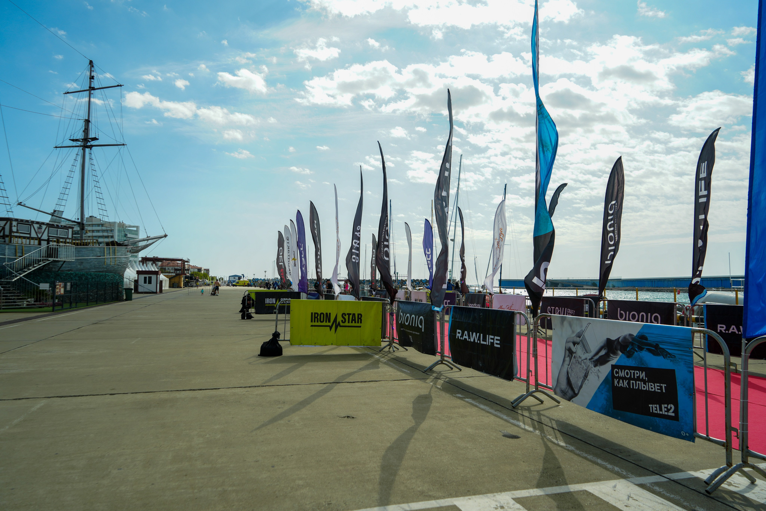 Фотоотчет партнерской интеграции для компании TELE2 на фестивале Ironstar. Репортажный фотограф в Красной Поляне и Сочи Павлюченко Екатерина