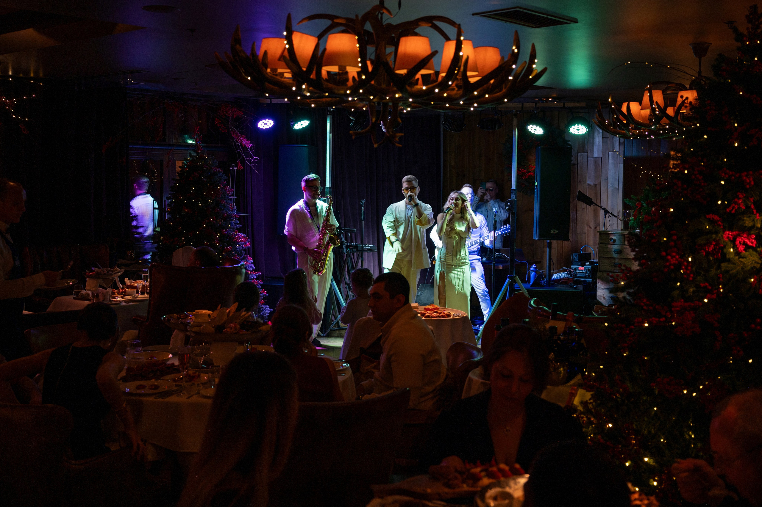 Новый год 2025 в ресторане Red Fox. Репортажный фотограф в Красной Поляне и Сочи Павлюченко Екатерина
