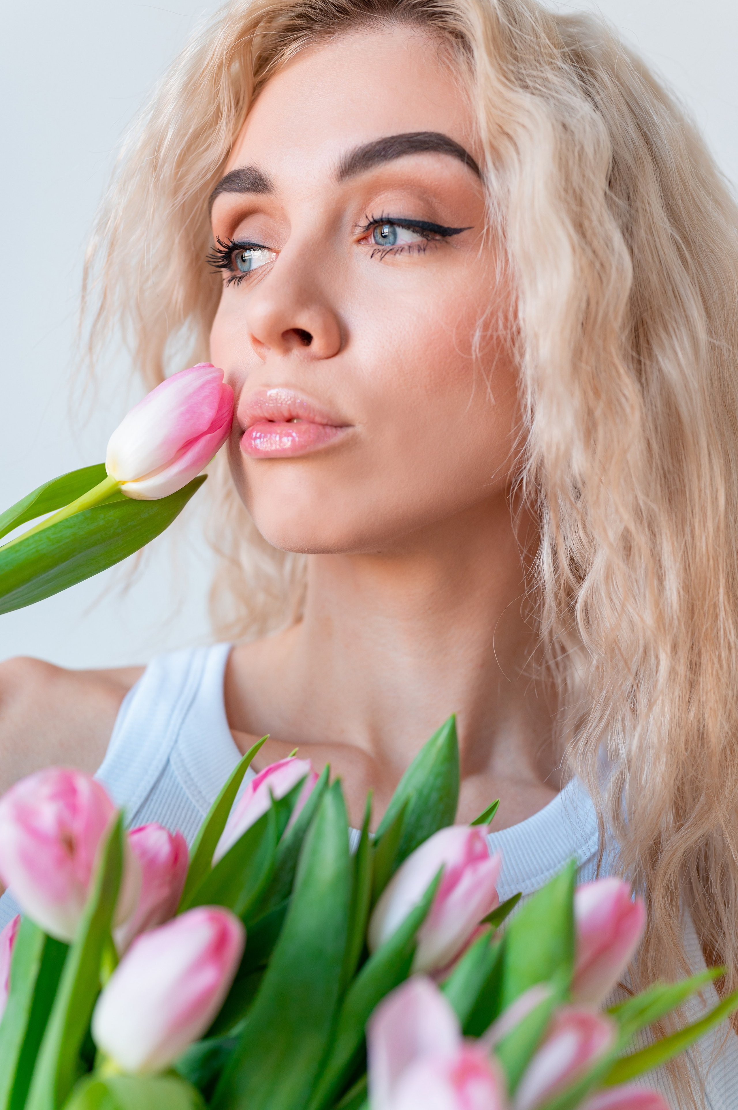 С тюльпанами. Портретный и будуарный фотограф в Воронеже. Игорь Бабичев