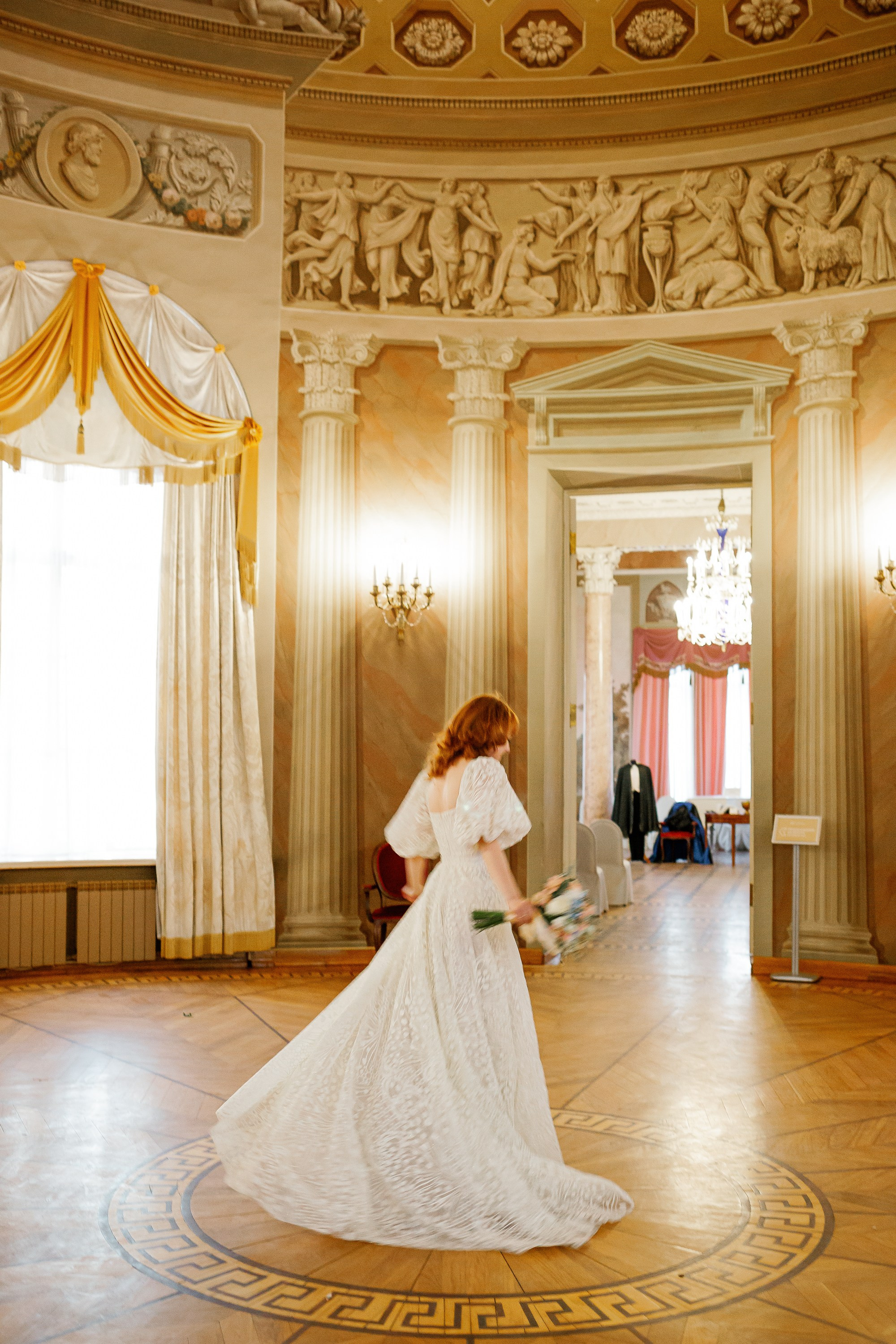 Свадебная фотосессия в музее усадьбе Люблино. Дворец Н. А. Дурасова