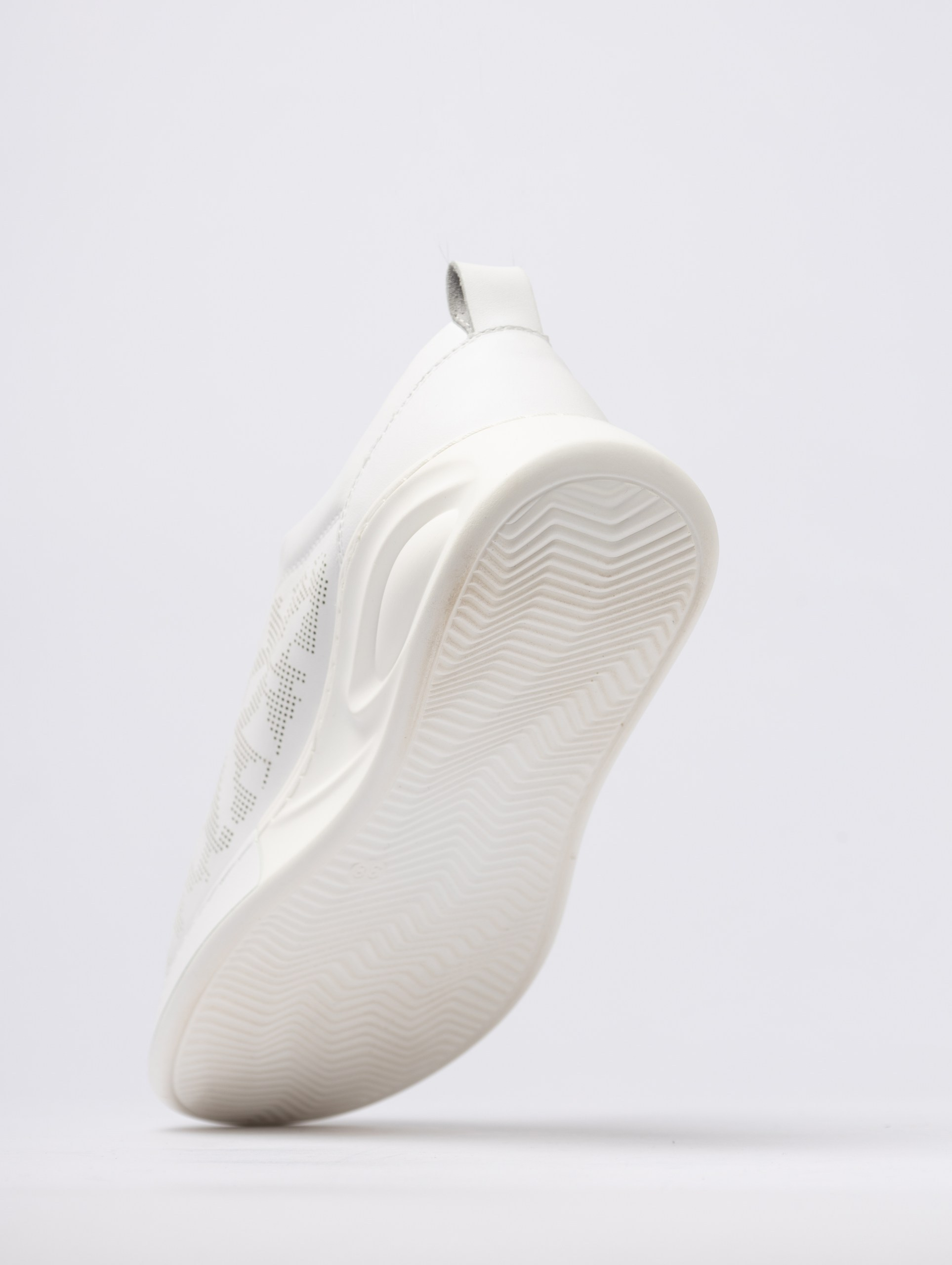 Предметная съемка и продакшн видео обуви для каталога, сайта, маркетплейсов. Студия коммерческой съемки ХВОЯ