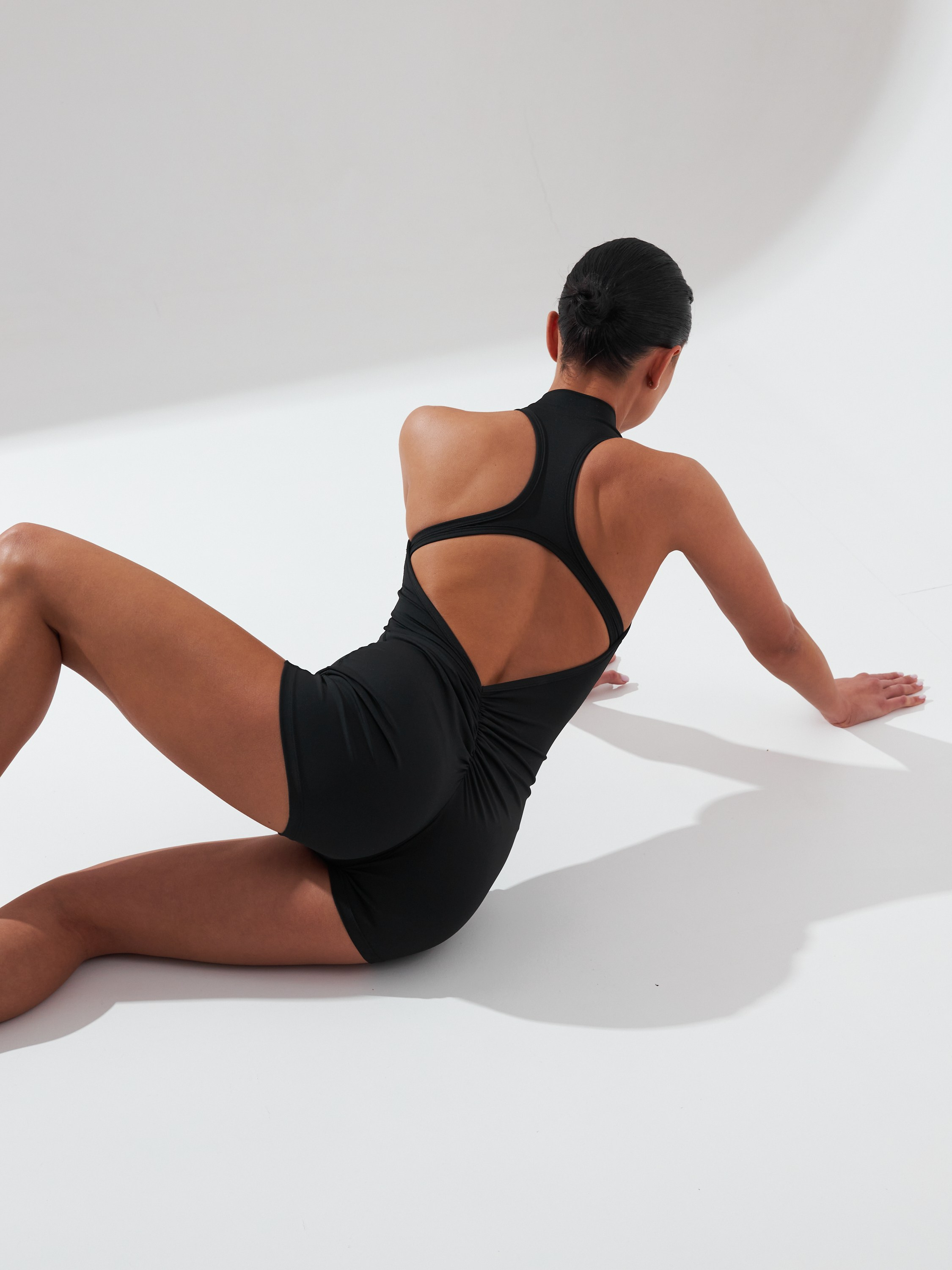 Фотосъемка спортивных комбинезонов Екатеринбург Wildberries ВБ Ozon Озон фотосессия одежды Екб заказать цена фотосъемка товара WB карточки. Фотограф Екатеринбург Анастасия Жерновская | Маркетплейсы и нейрофото