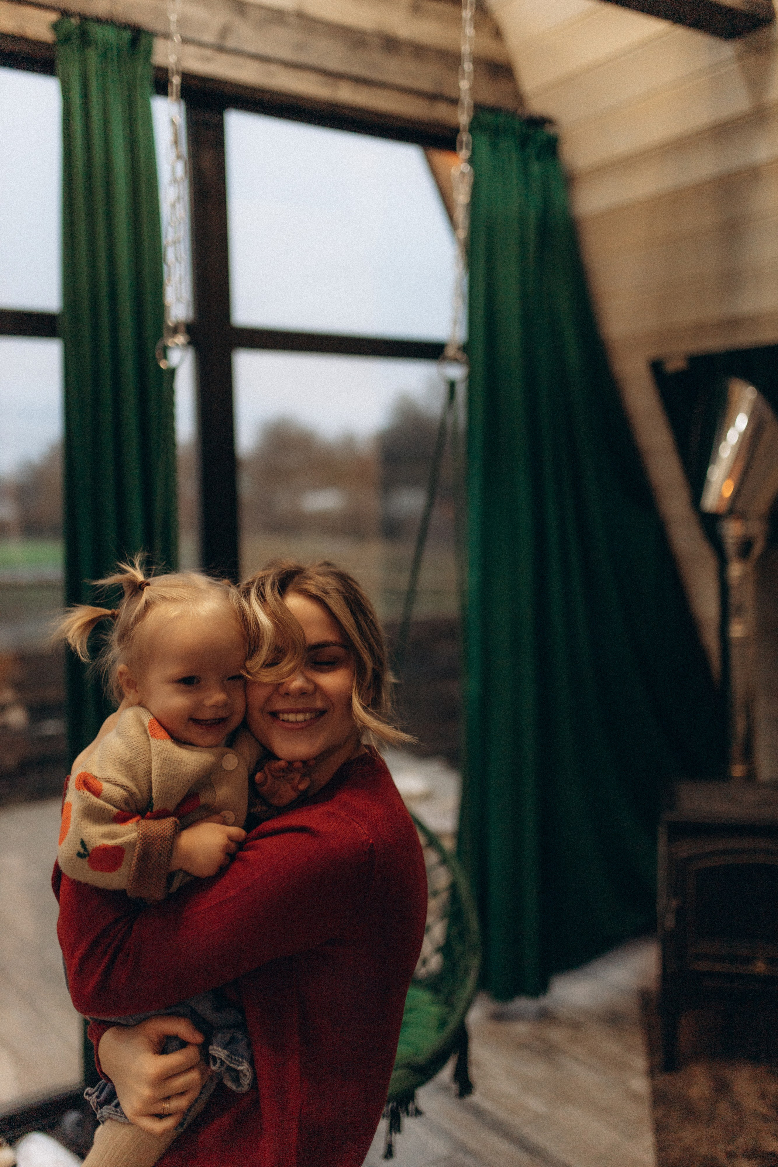 Алиса и мама. Семейный фотограф Губкин/Старый Оскол