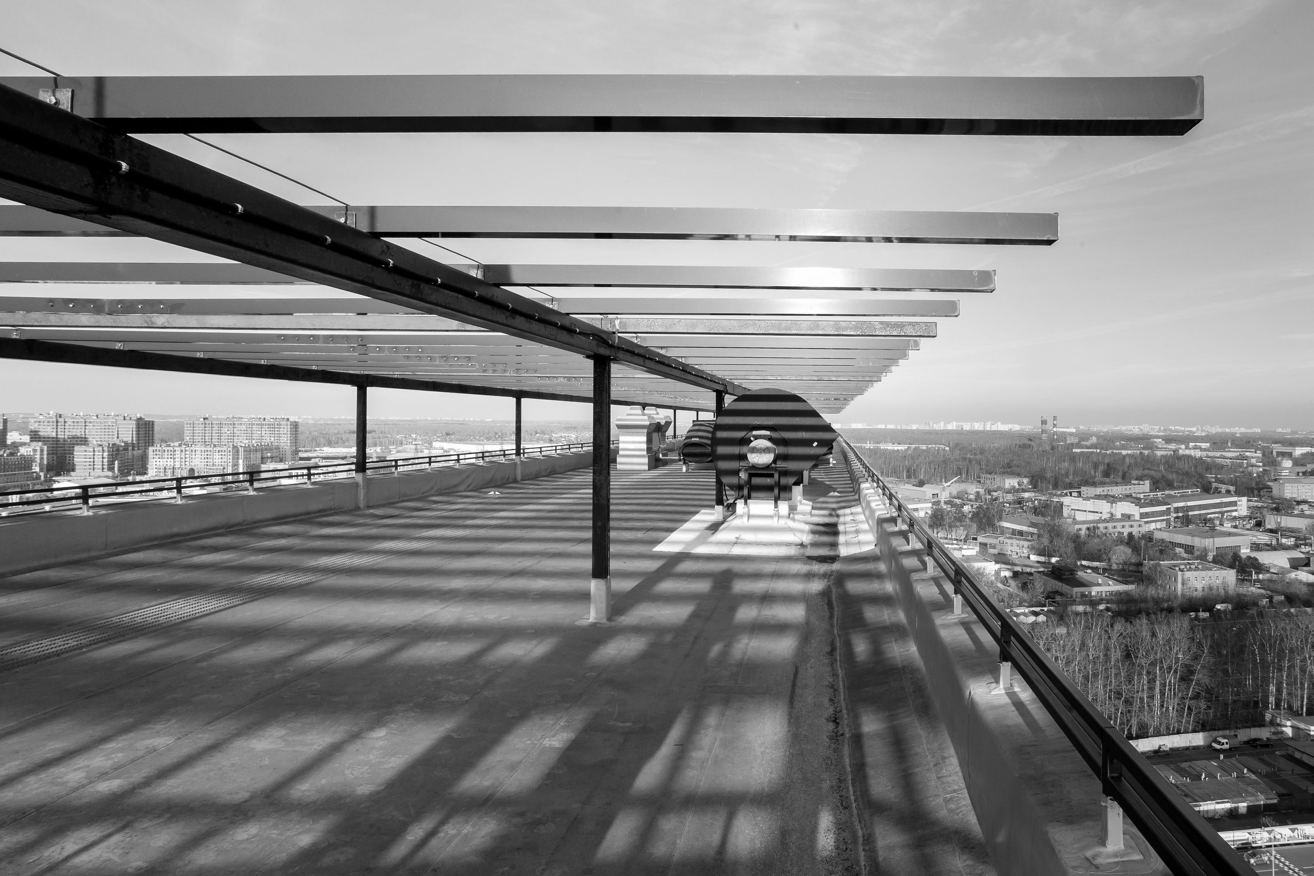 Архитектоника металлических конструкций перголы зданий IKEA Химки Бизнес Парка в Химках, город Москва