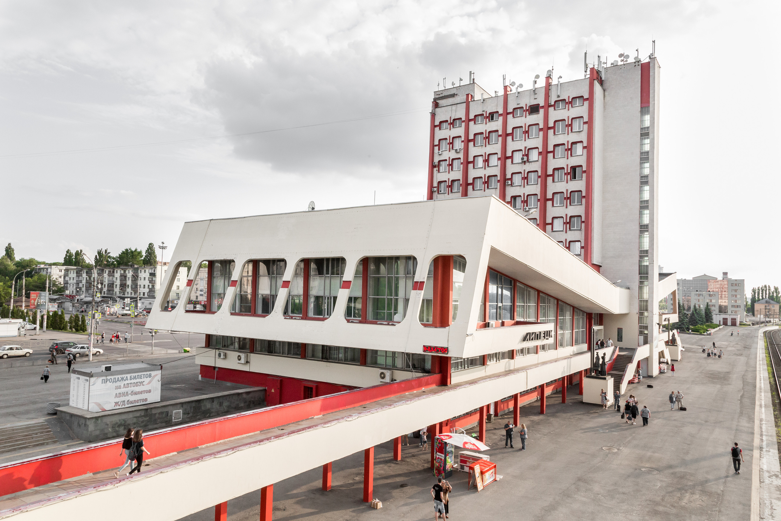 Формы и архитектоника здания железнодорожного вокзала в Липецке. Проект фотографа Александра Высокина — «Фотоархитектоника»