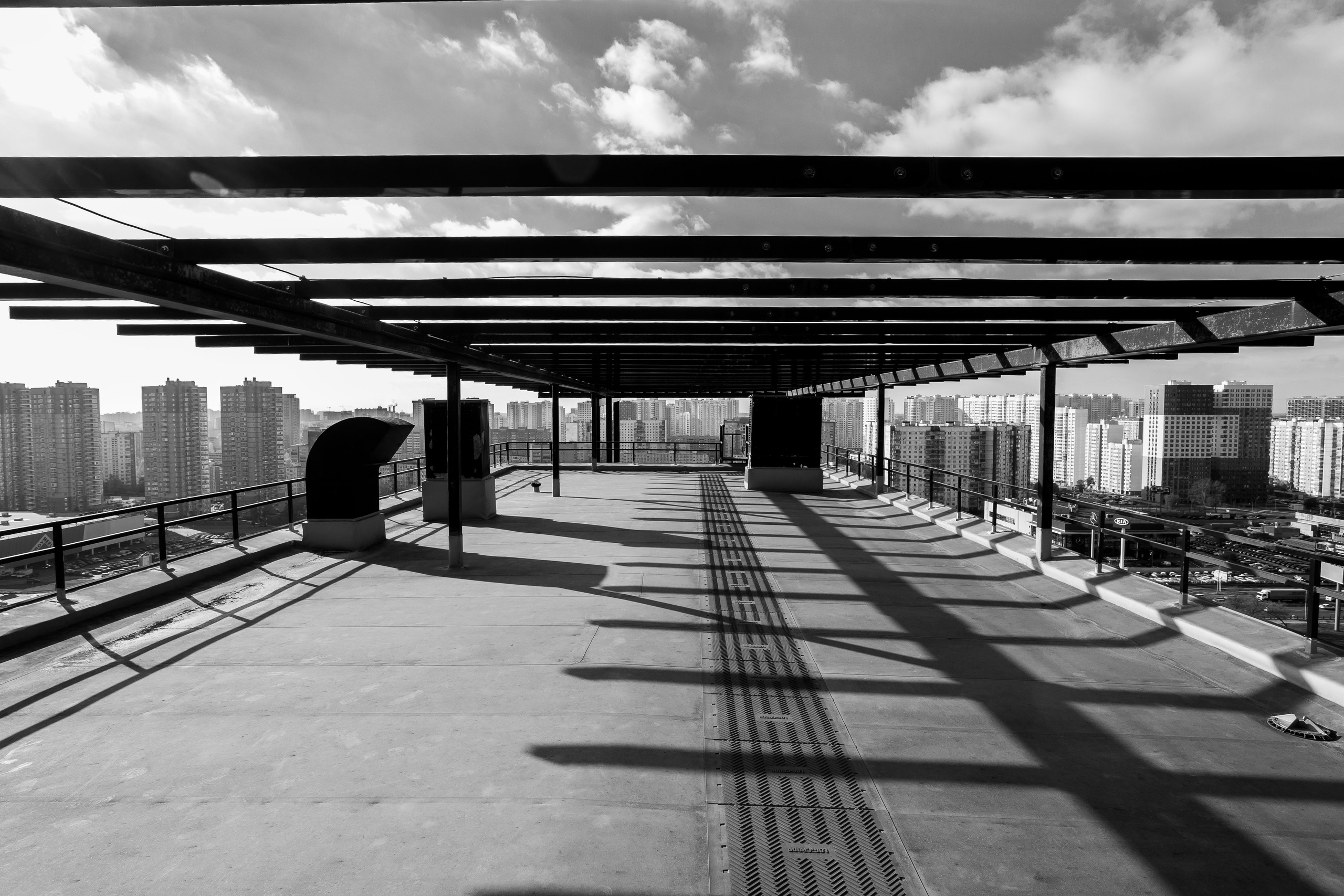 Архитектоника металлических конструкций перголы зданий IKEA Химки Бизнес Парка в Химках, город Москва