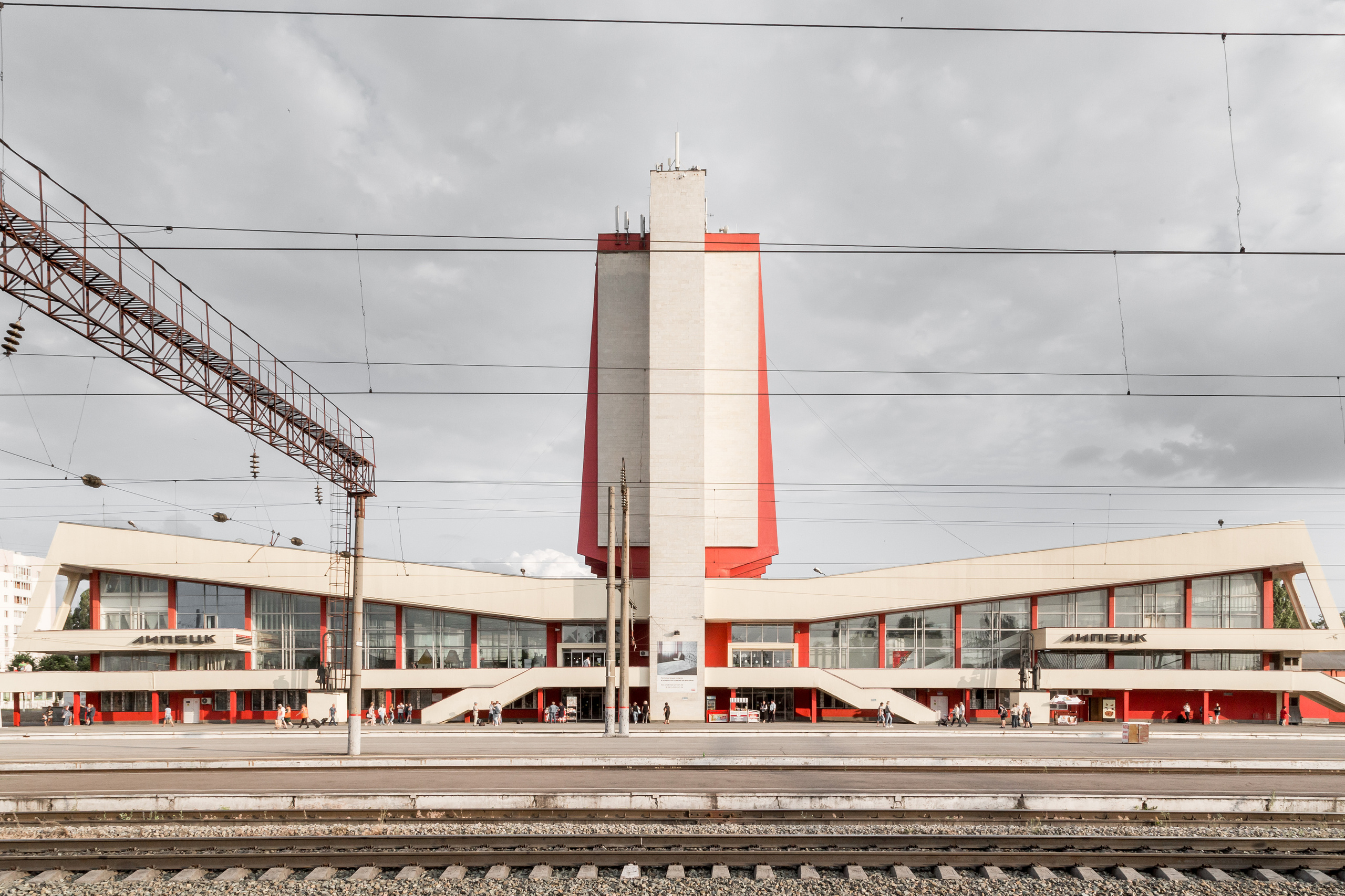 Формы и архитектоника здания железнодорожного вокзала в Липецке. Проект фотографа Александра Высокина — «Фотоархитектоника»