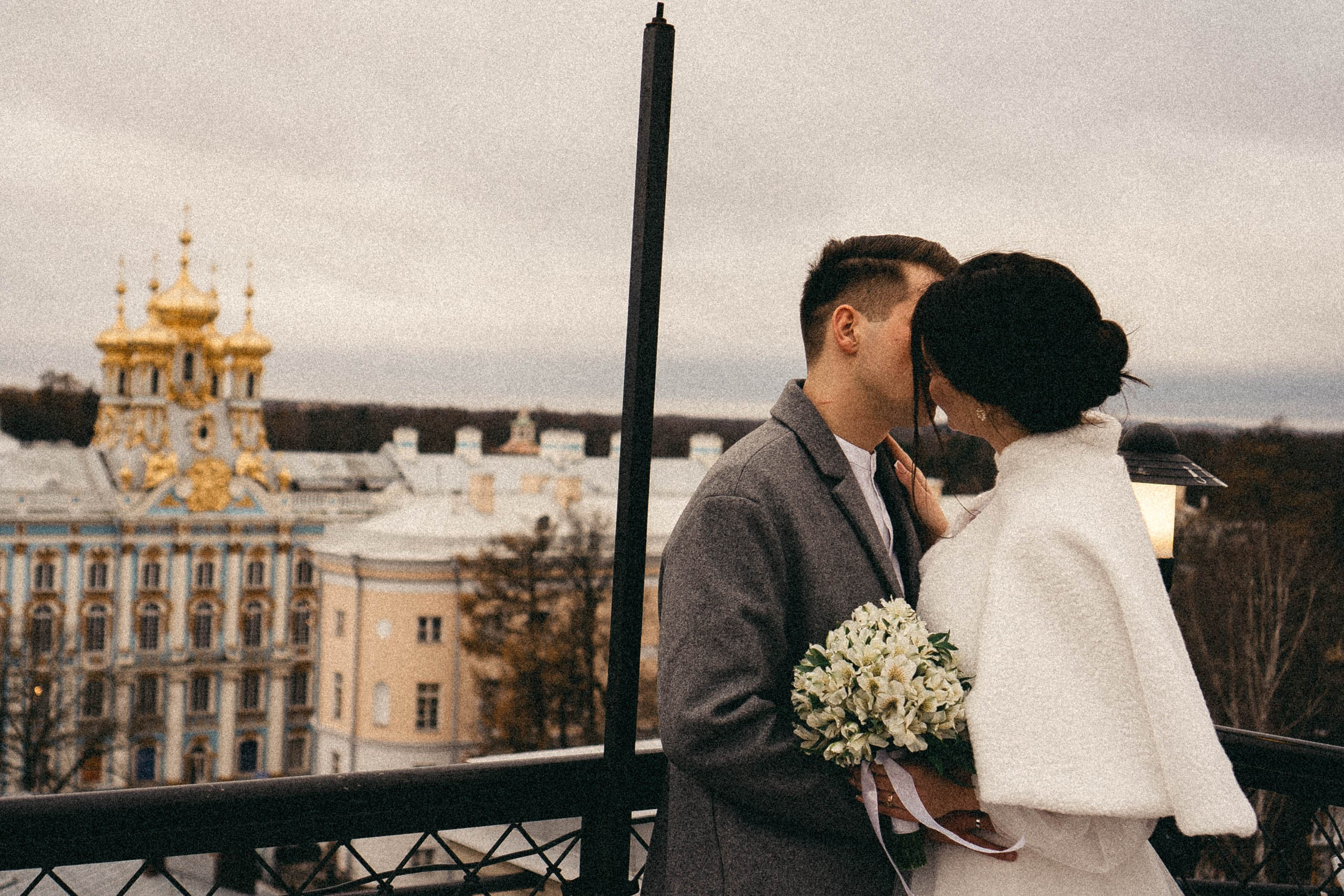 СВАДЕБНАЯ СЬЕМКА ПАРЫ В ГОРОДЕ ПУШКИН В ПАРКЕ ЕКАТЕРИНЕНСКОМ В НОЯБРЕ. Профессиональный фотограф, Санкт-Петербург — Виктория Богомолова